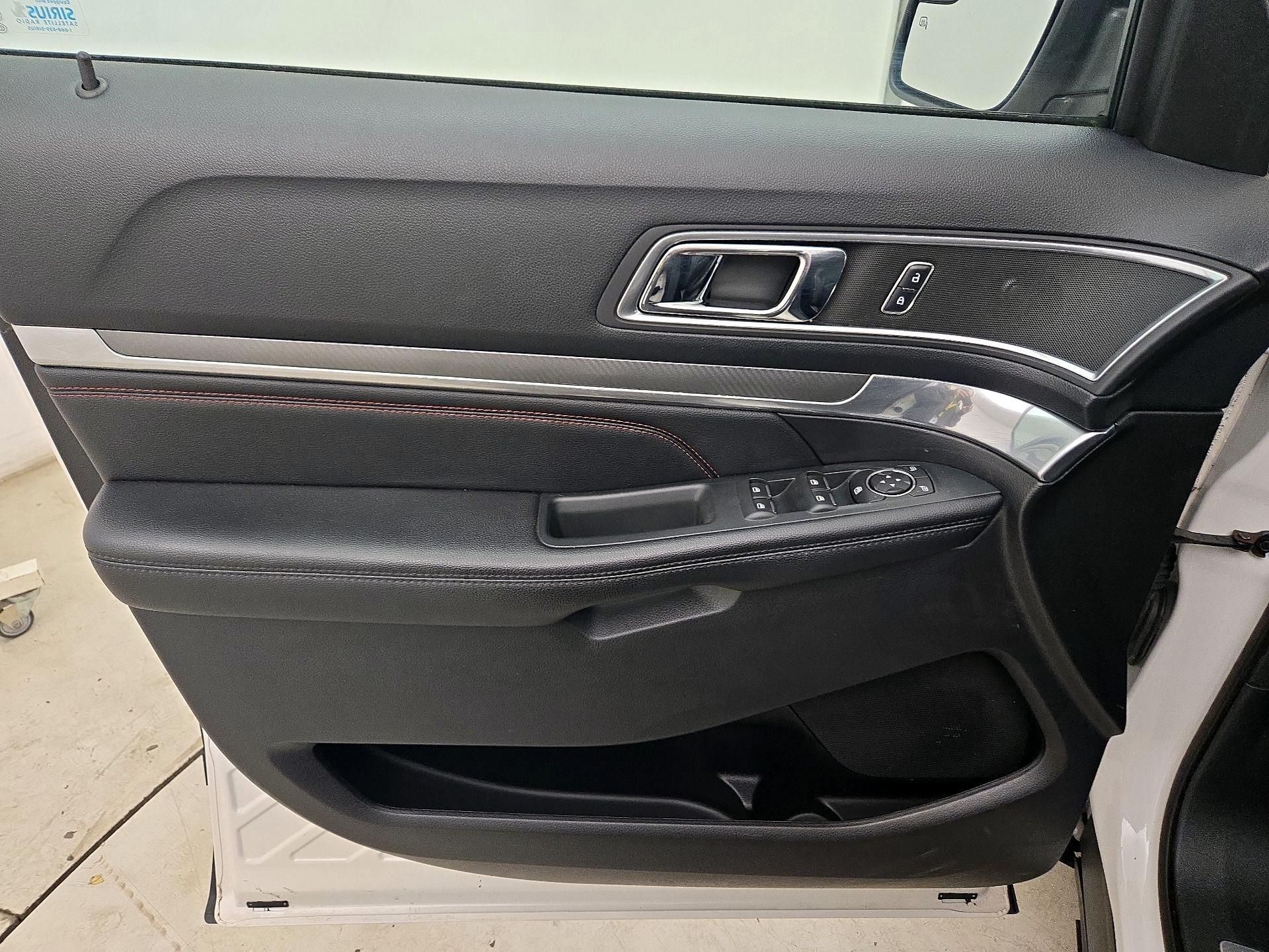 Thumbnail: 2016 Ford Explorer - 12