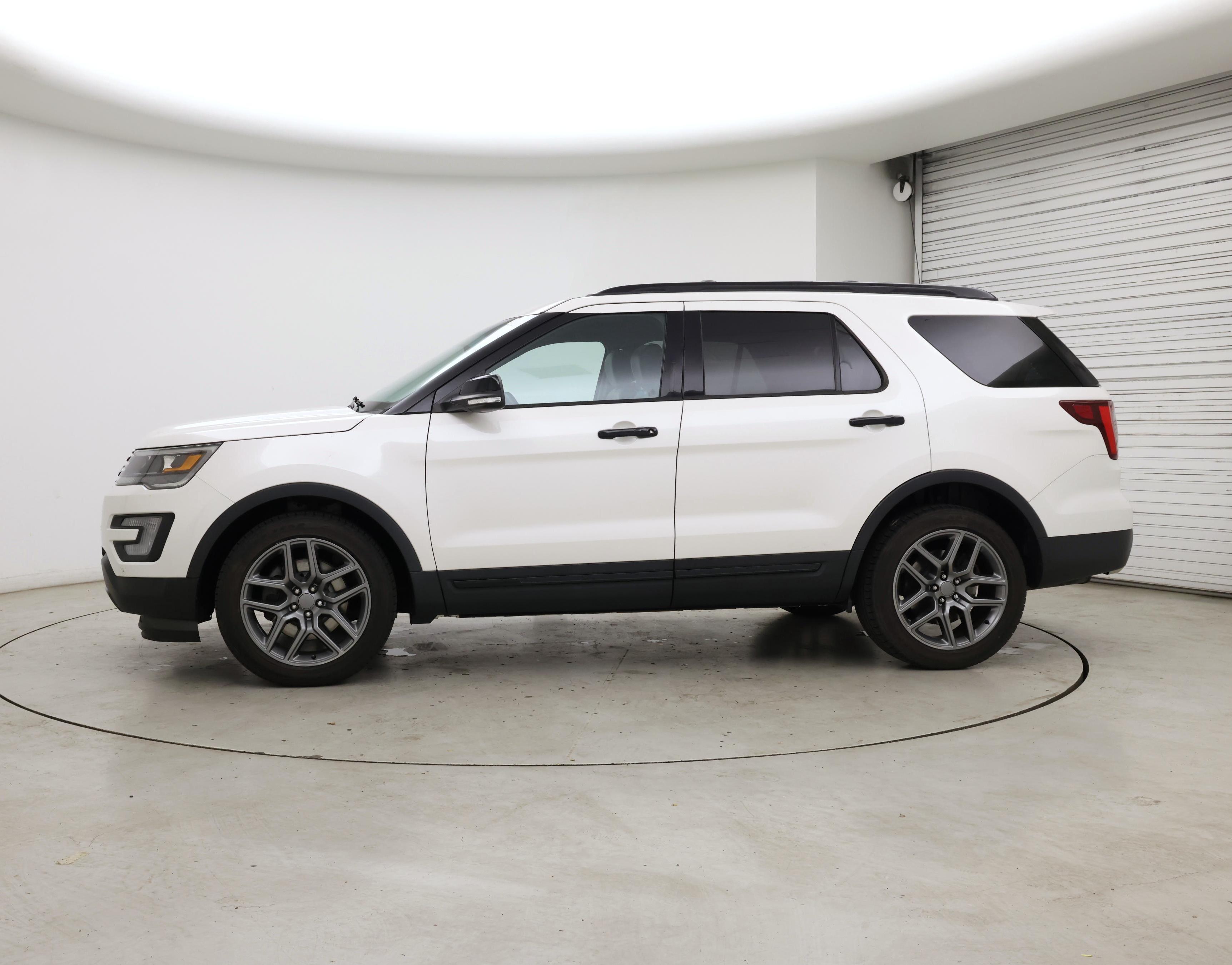 Thumbnail: 2016 Ford Explorer - 3