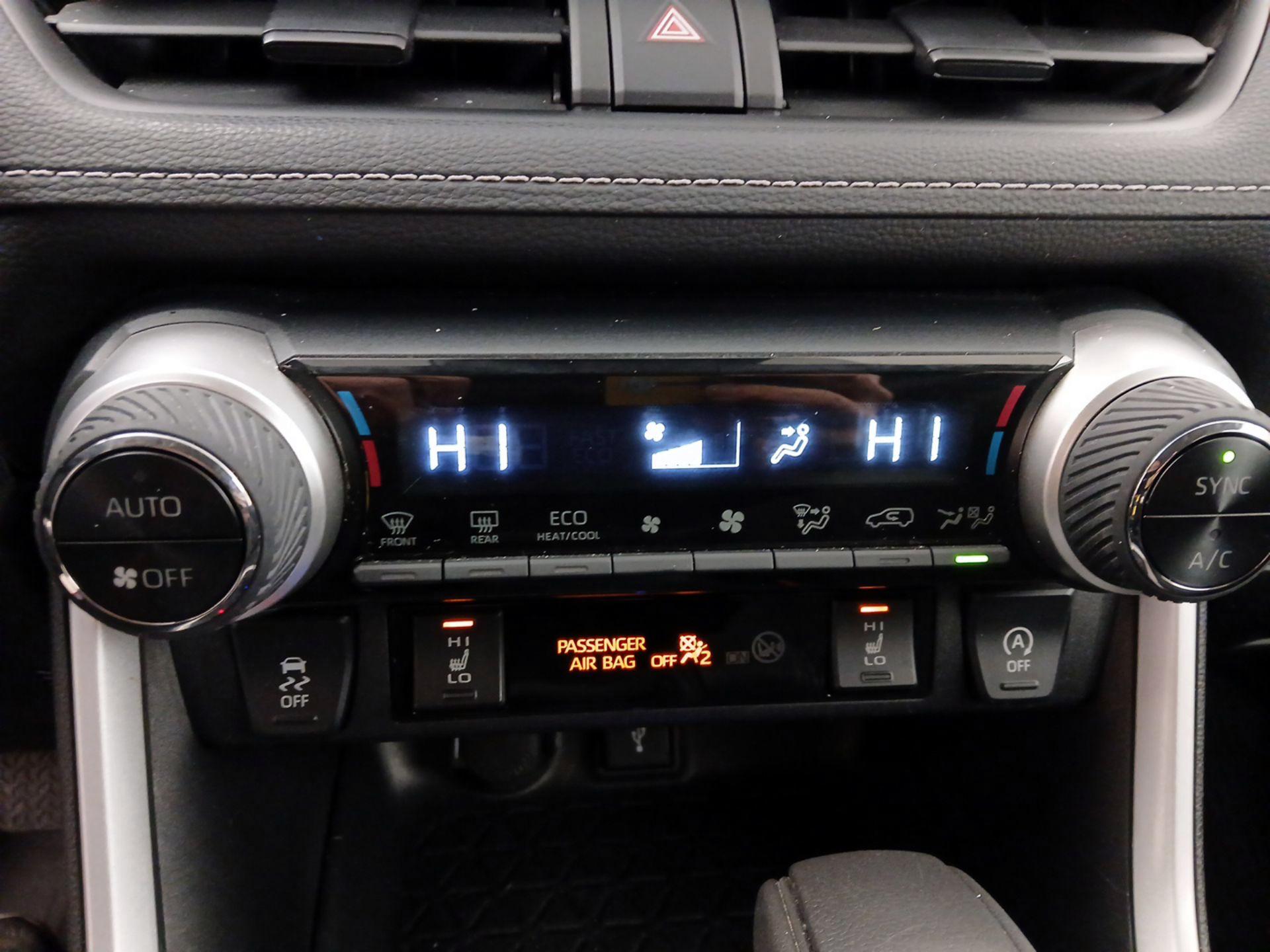 Thumbnail: 2022 Toyota RAV4 - 17