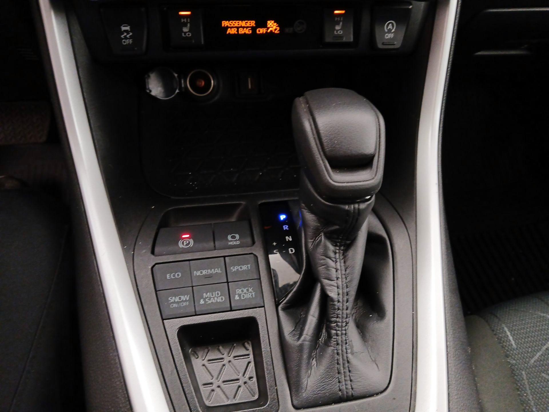 Thumbnail: 2022 Toyota RAV4 - 18