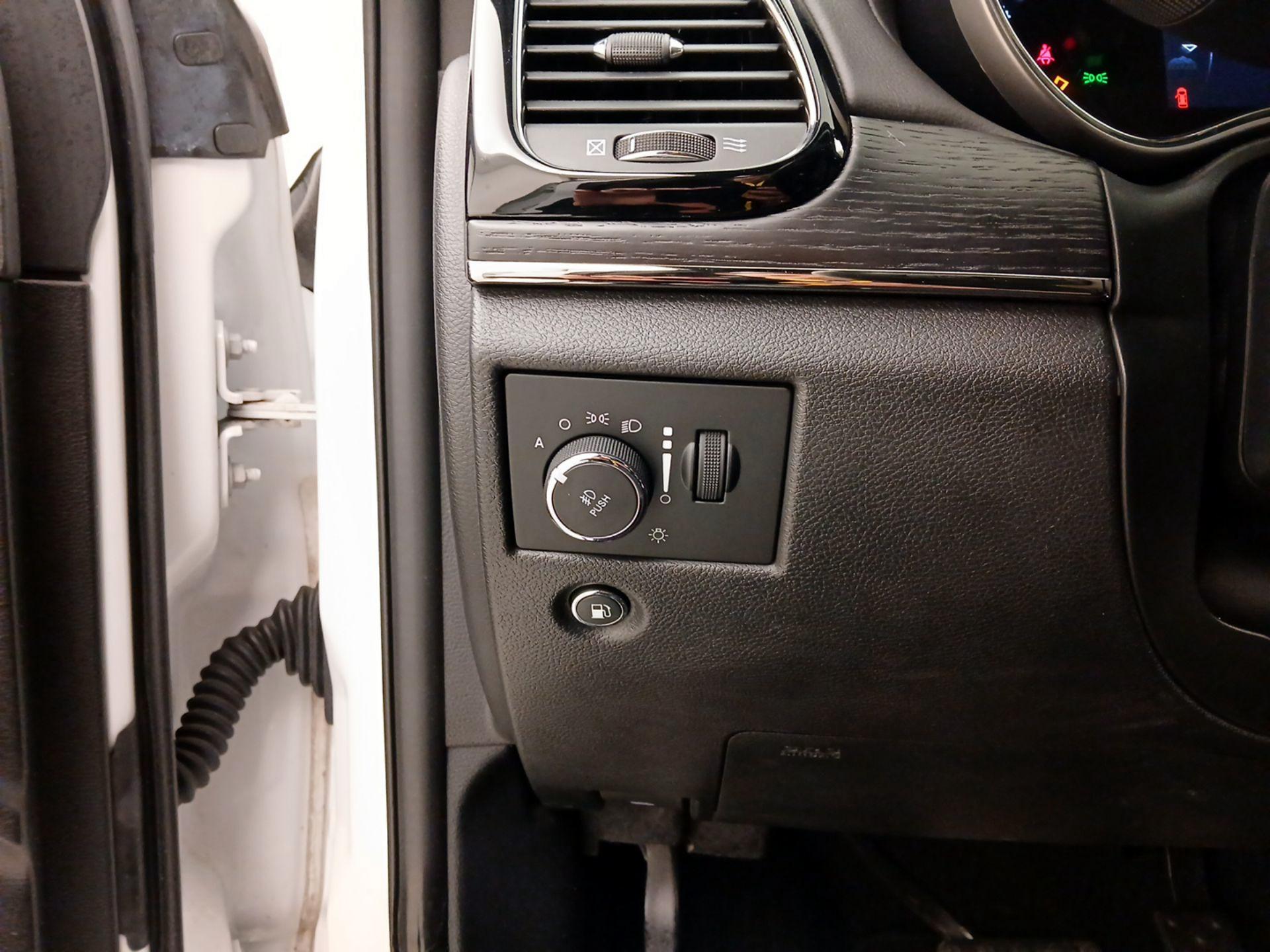 Thumbnail: 2020 Jeep Grand Cherokee - 13