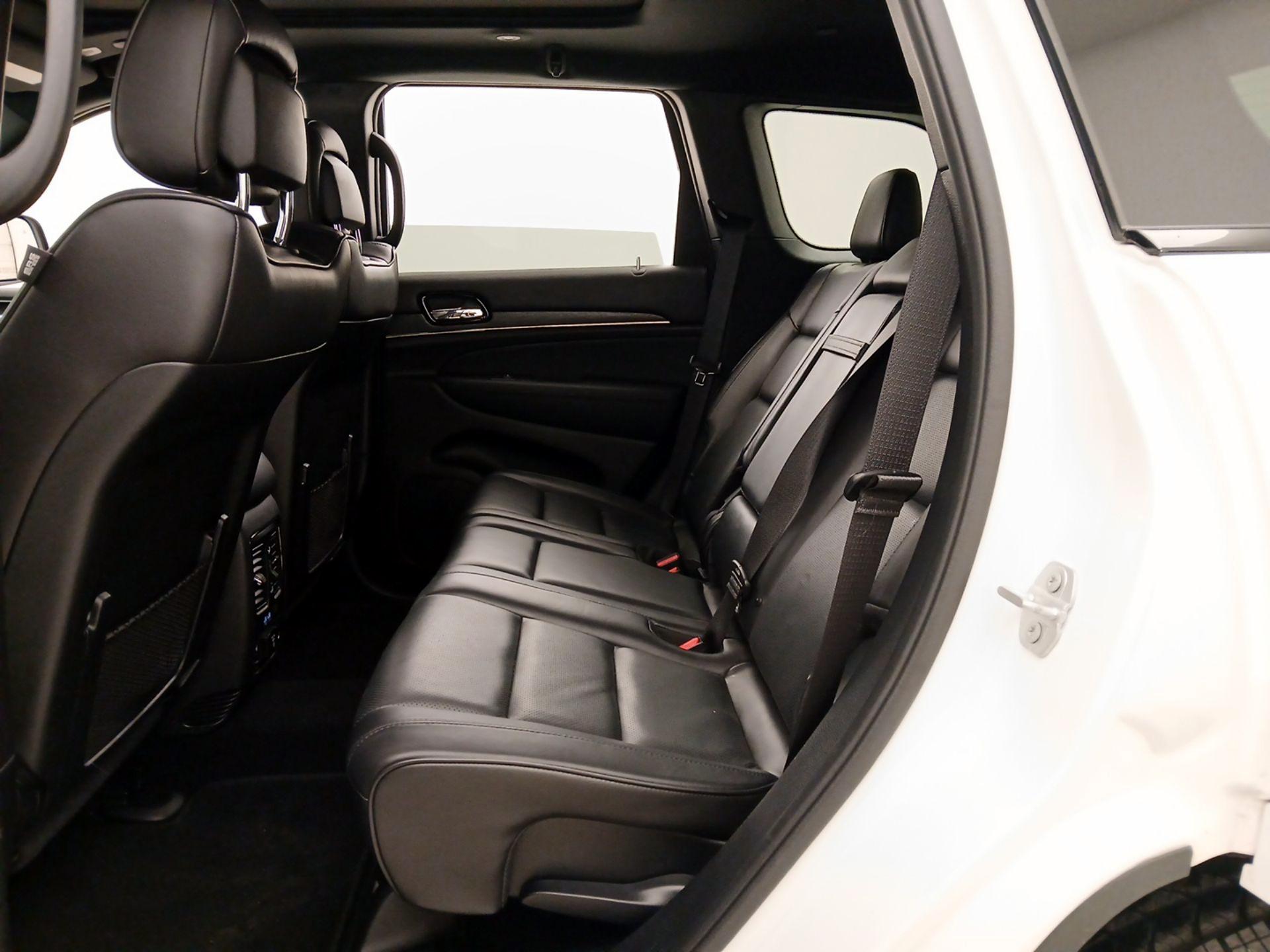 Thumbnail: 2020 Jeep Grand Cherokee - 20