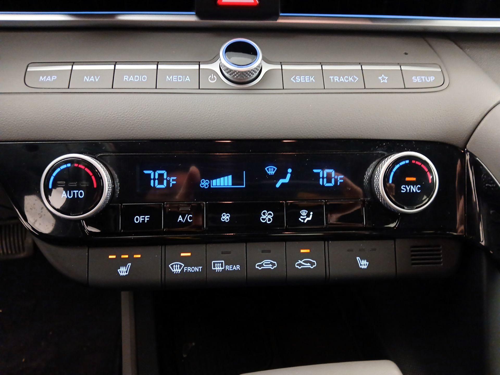 Thumbnail: 2024 Hyundai Elantra - 17