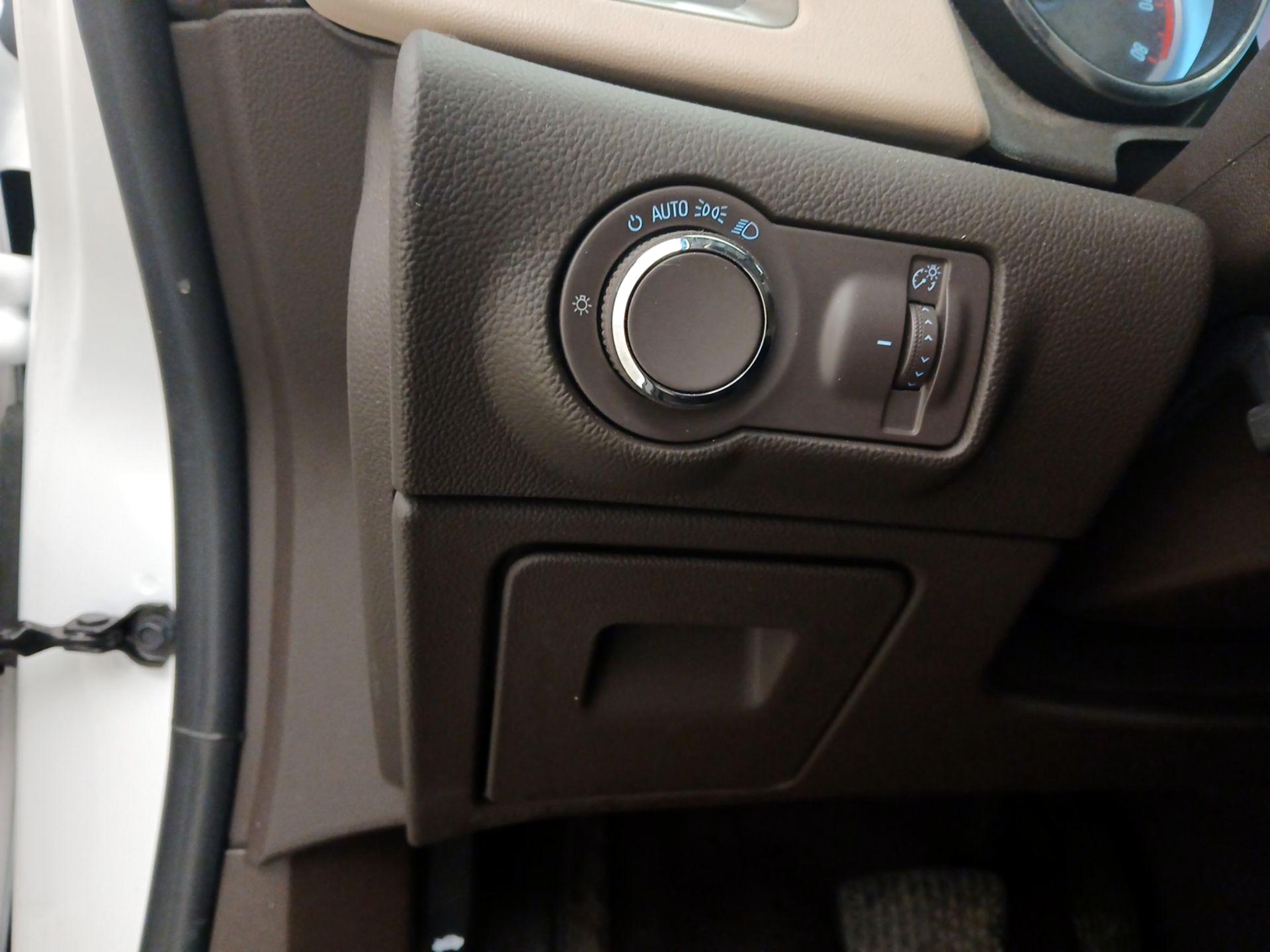 Thumbnail: 2016 Buick Verano - 13