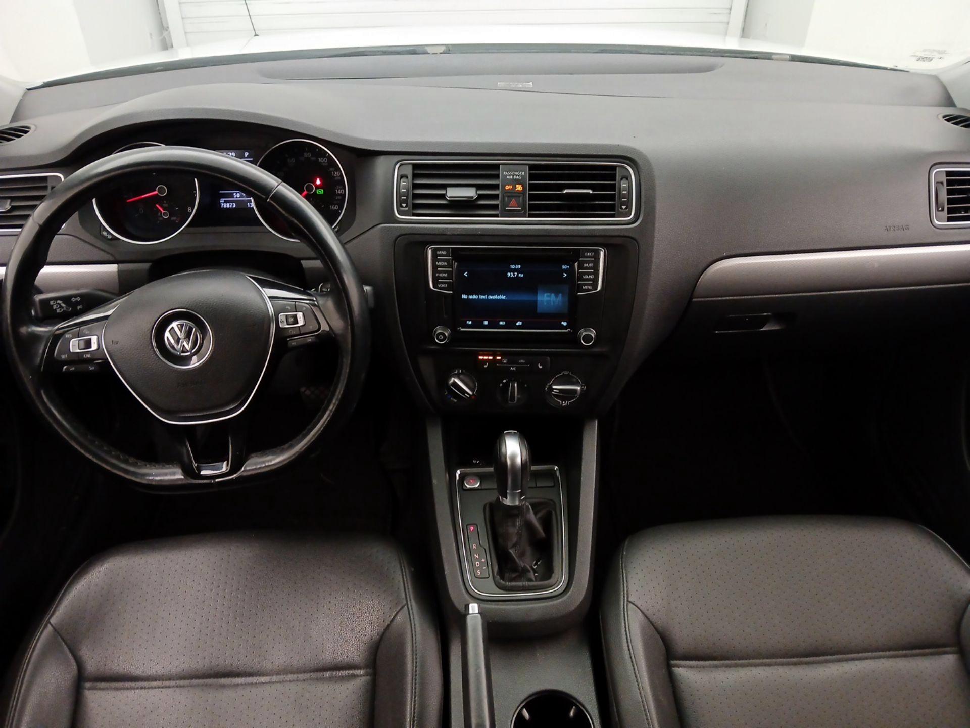 Thumbnail: 2017 Volkswagen Jetta - 9