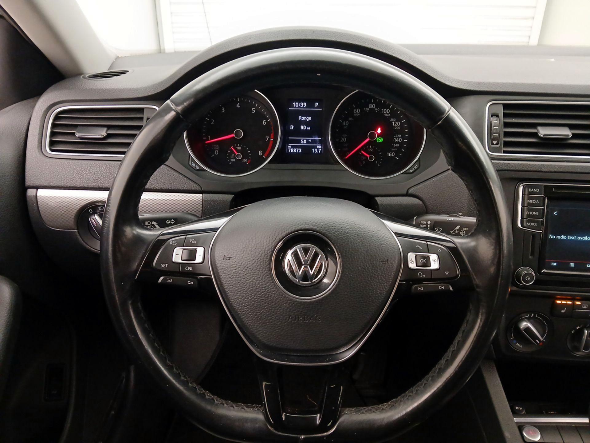 Thumbnail: 2017 Volkswagen Jetta - 10