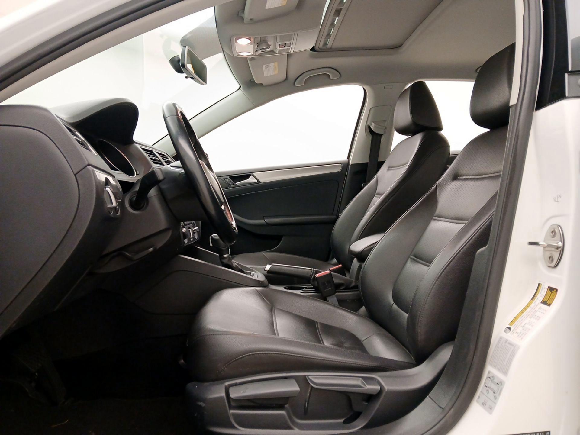 Thumbnail: 2017 Volkswagen Jetta - 11