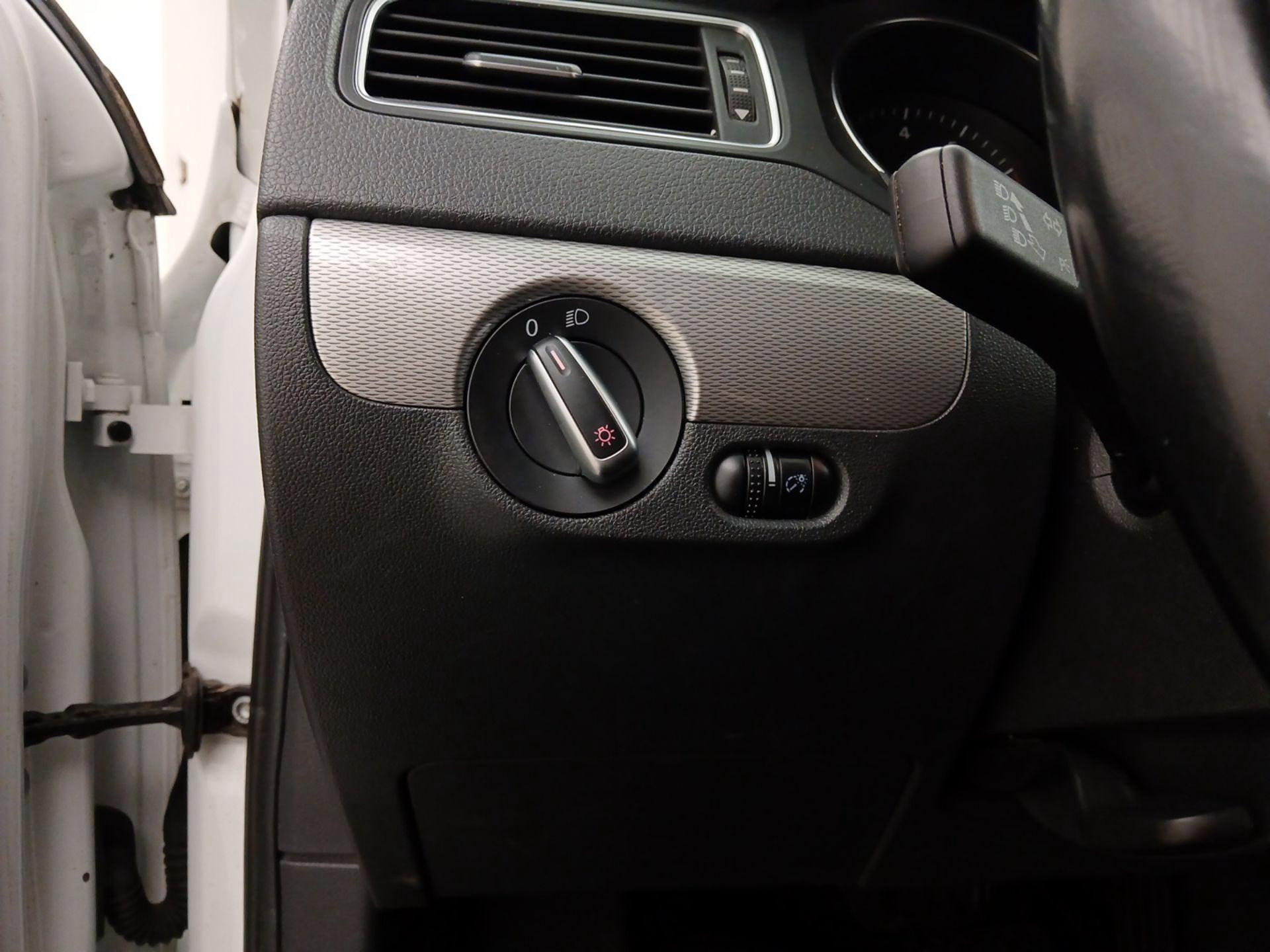 Thumbnail: 2017 Volkswagen Jetta - 13