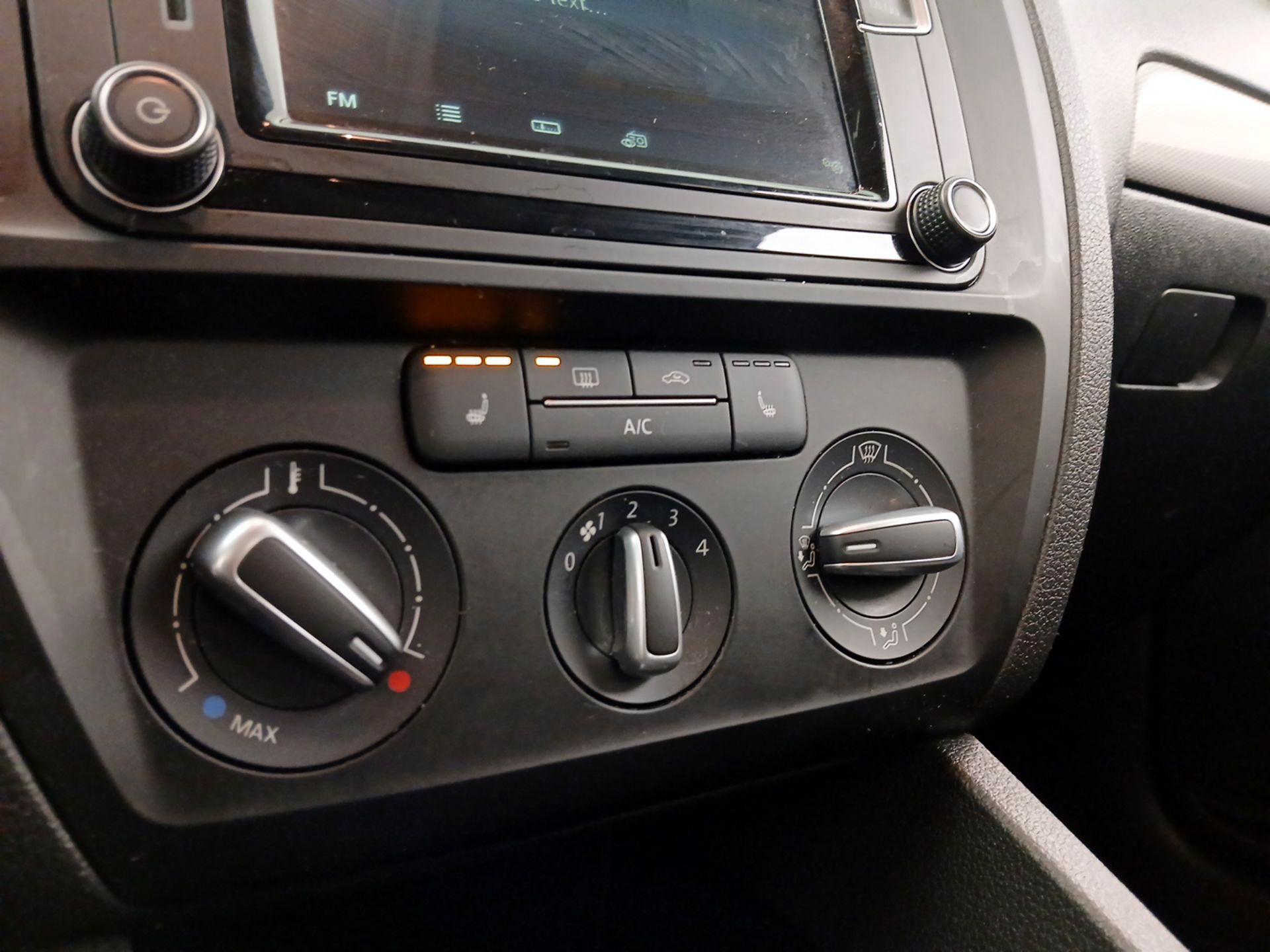 Thumbnail: 2017 Volkswagen Jetta - 16