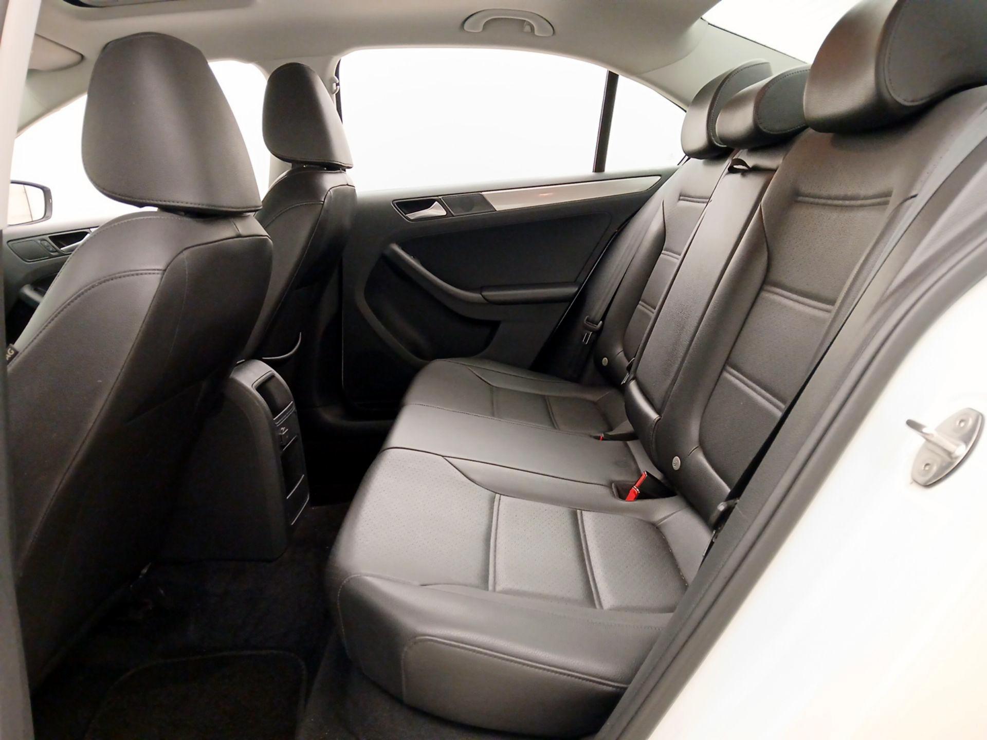 Thumbnail: 2017 Volkswagen Jetta - 19