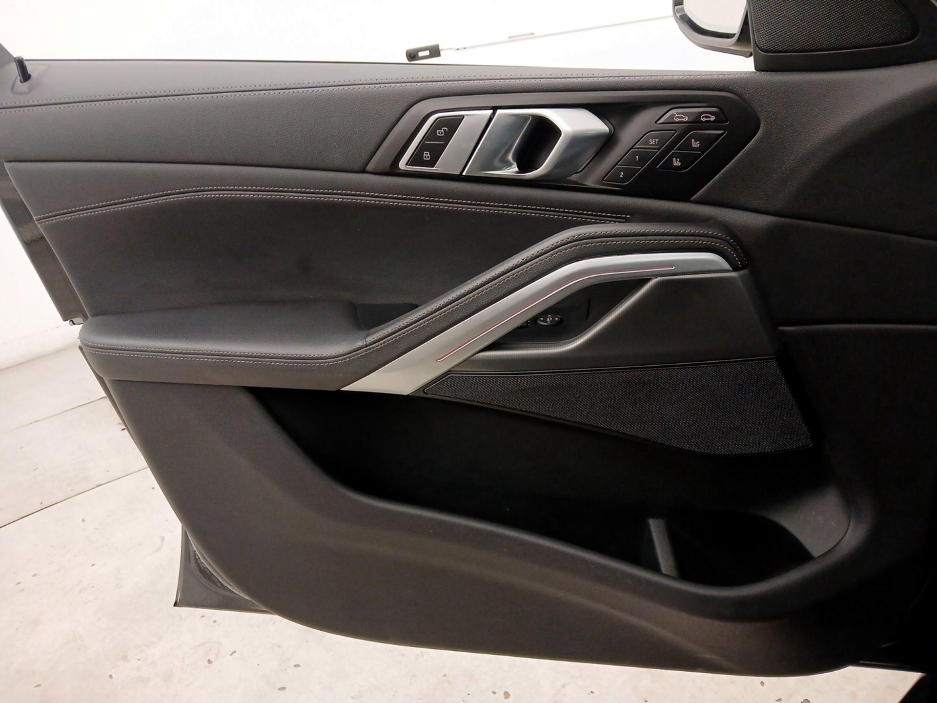 Thumbnail: 2022 BMW X6 - 12