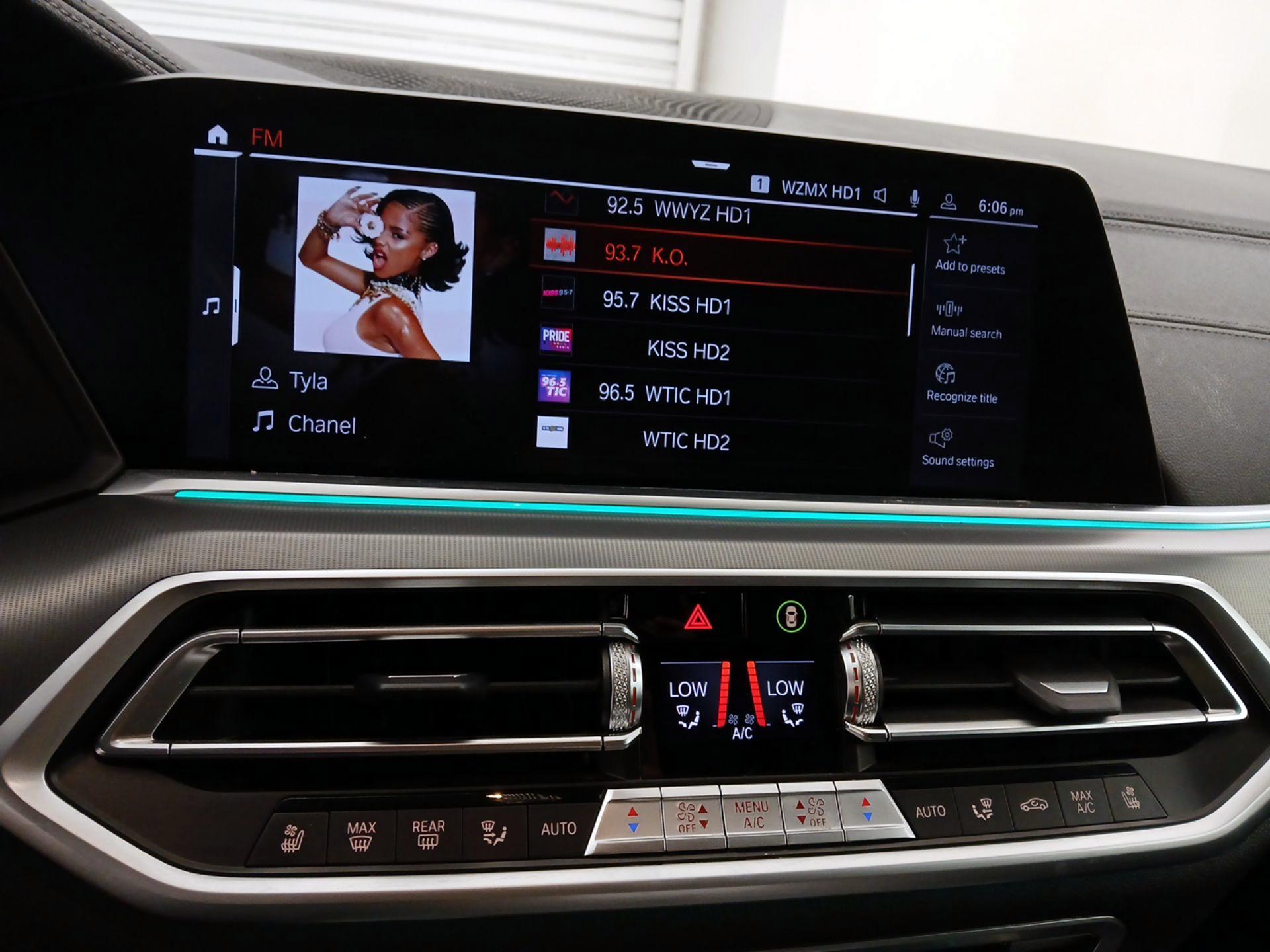 Thumbnail: 2022 BMW X6 - 16