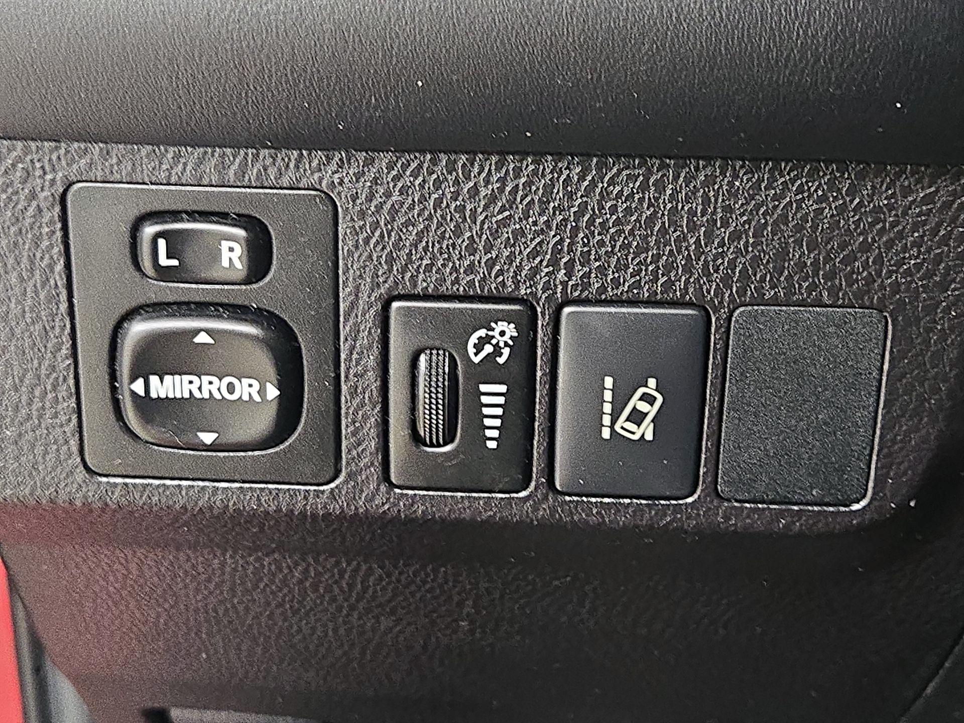 Thumbnail: 2018 Toyota RAV4 - 13