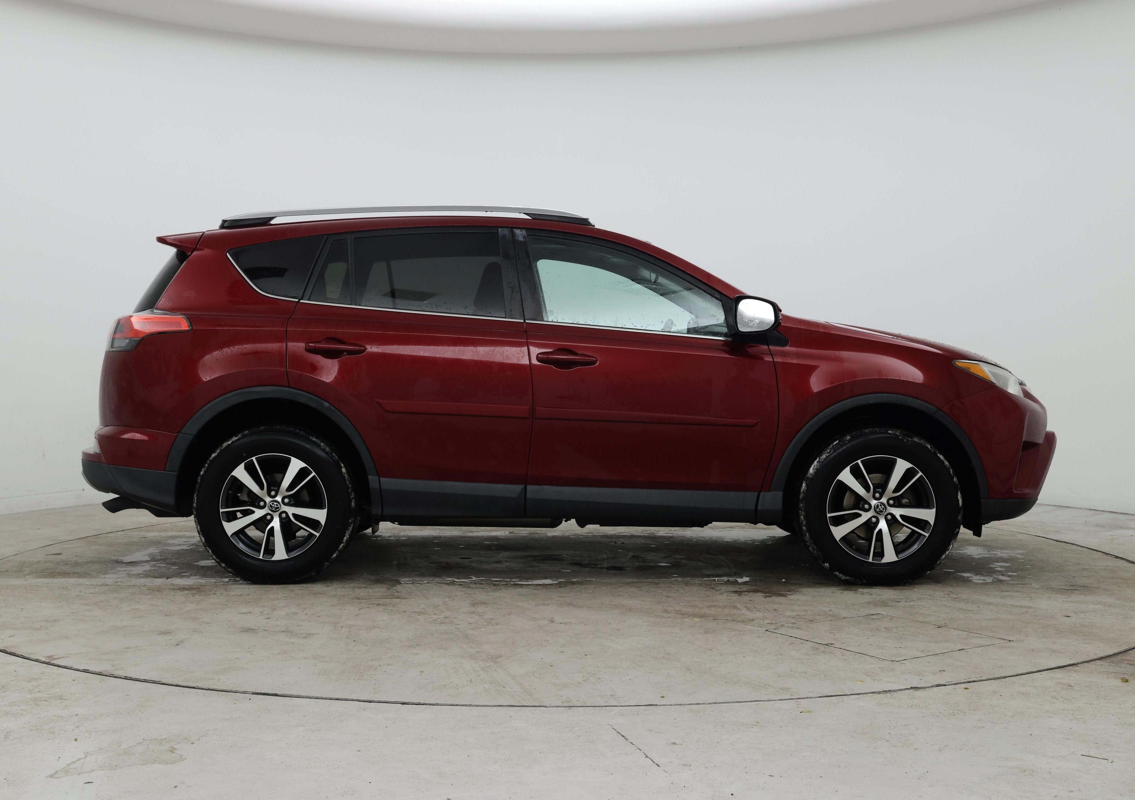 Thumbnail: 2018 Toyota RAV4 - 7