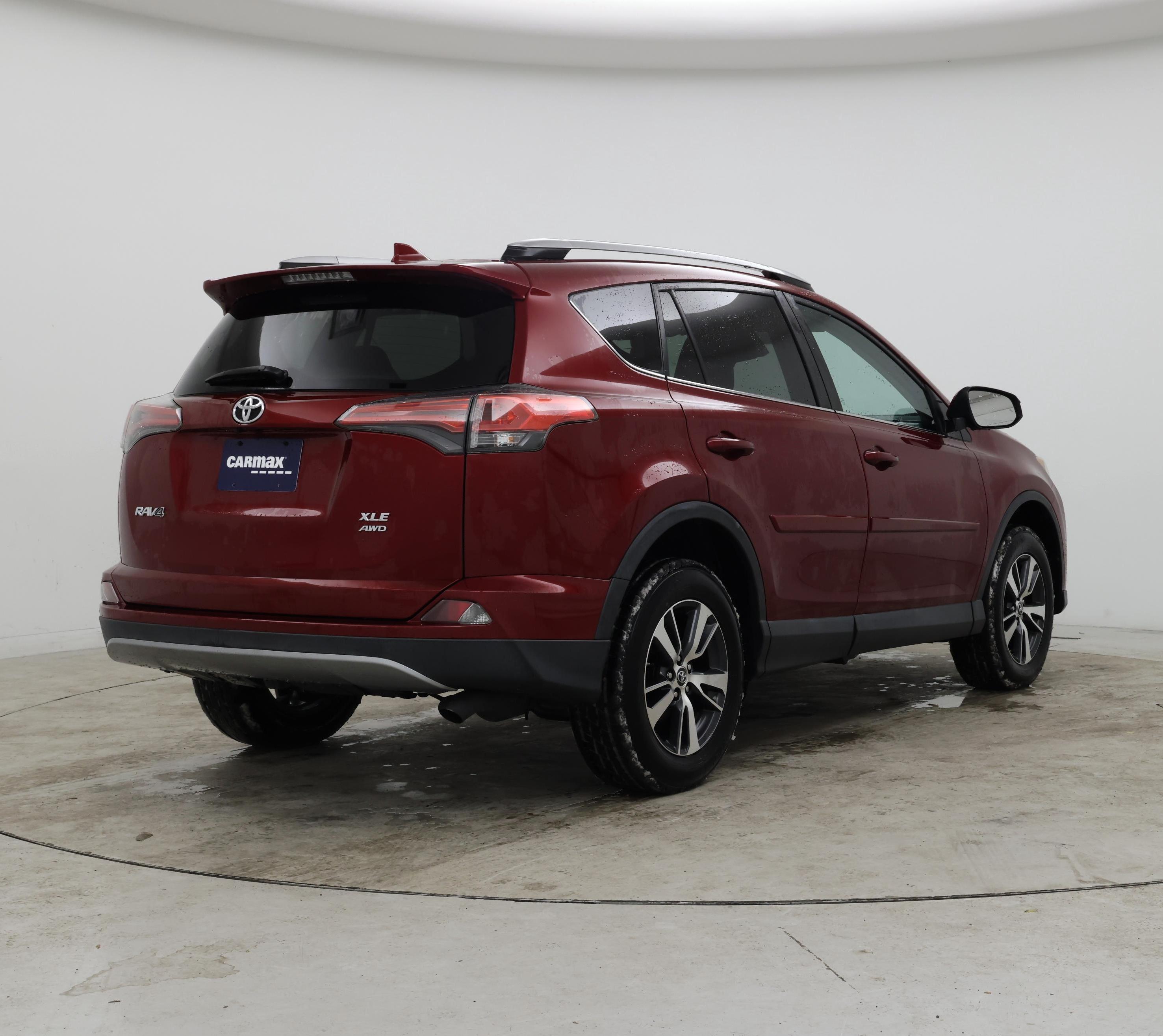 Thumbnail: 2018 Toyota RAV4 - 8