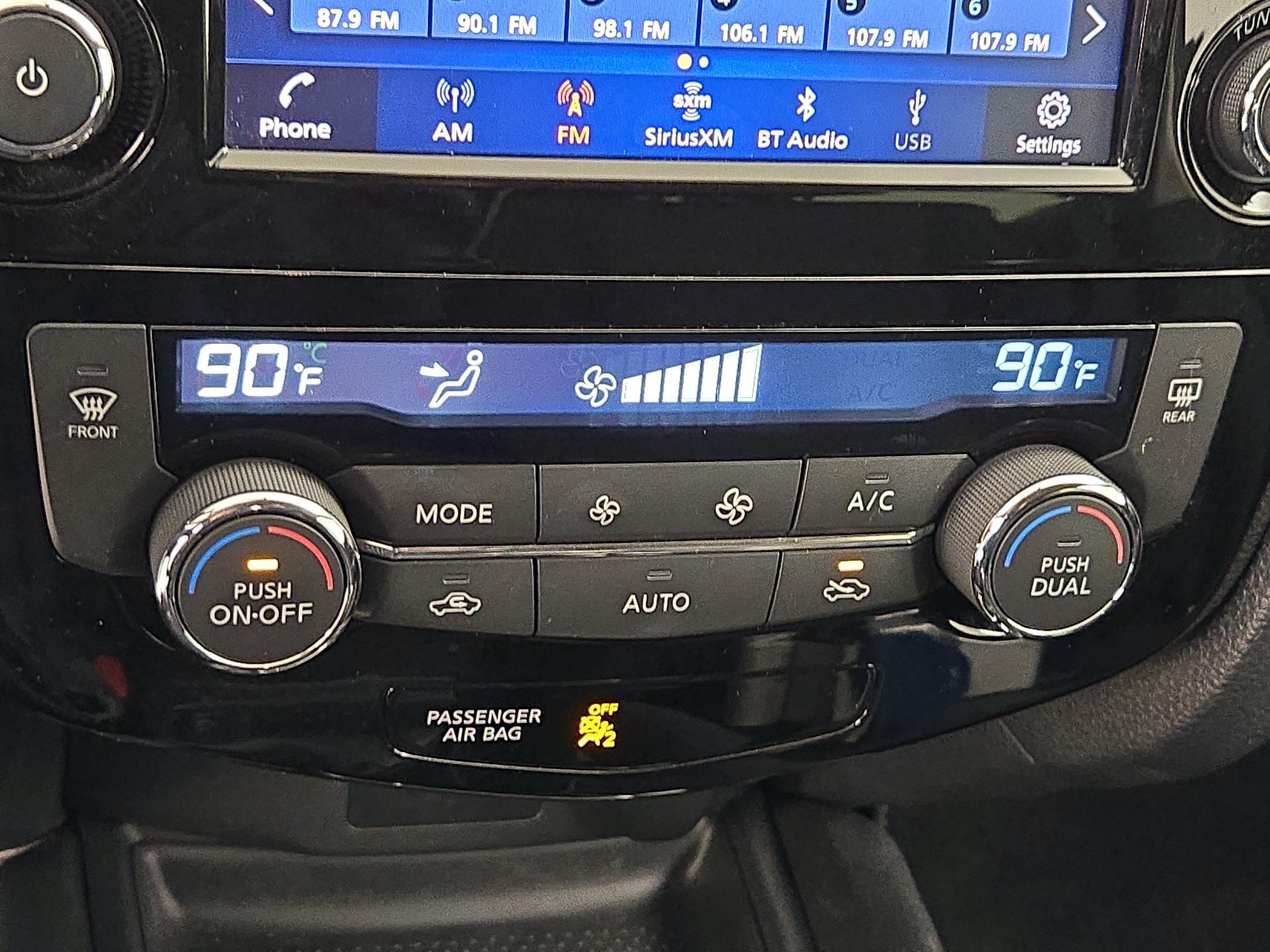 Thumbnail: 2018 Nissan Rogue - 17