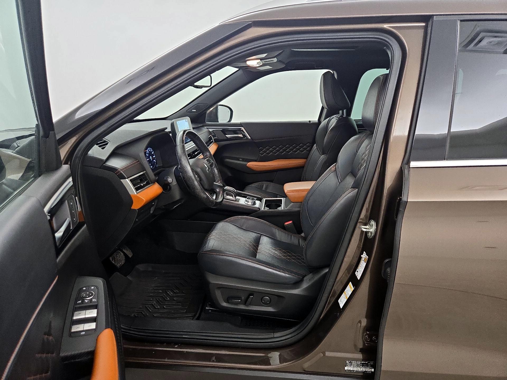 Thumbnail: 2022 Mitsubishi Outlander - 11