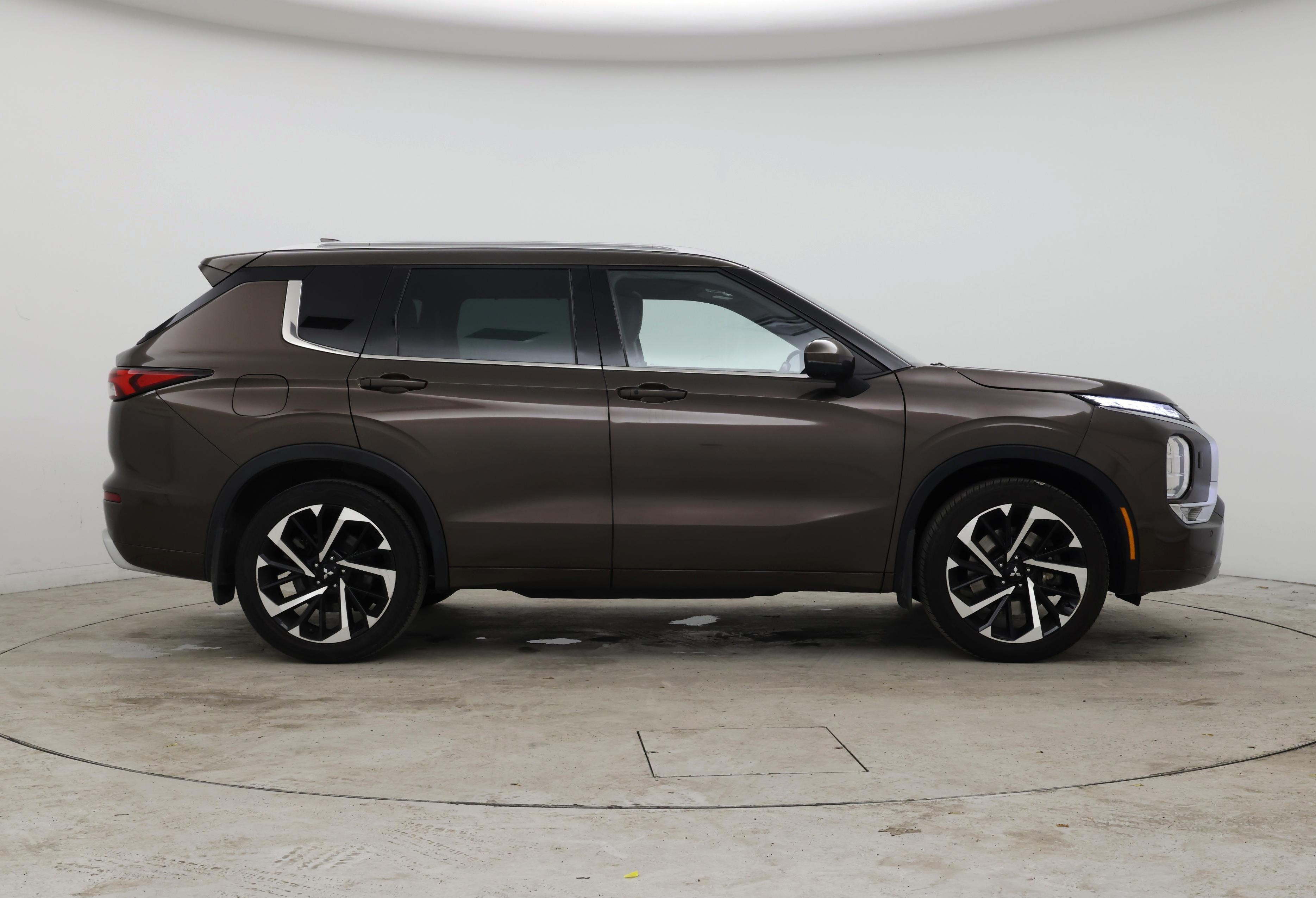 Thumbnail: 2022 Mitsubishi Outlander - 7