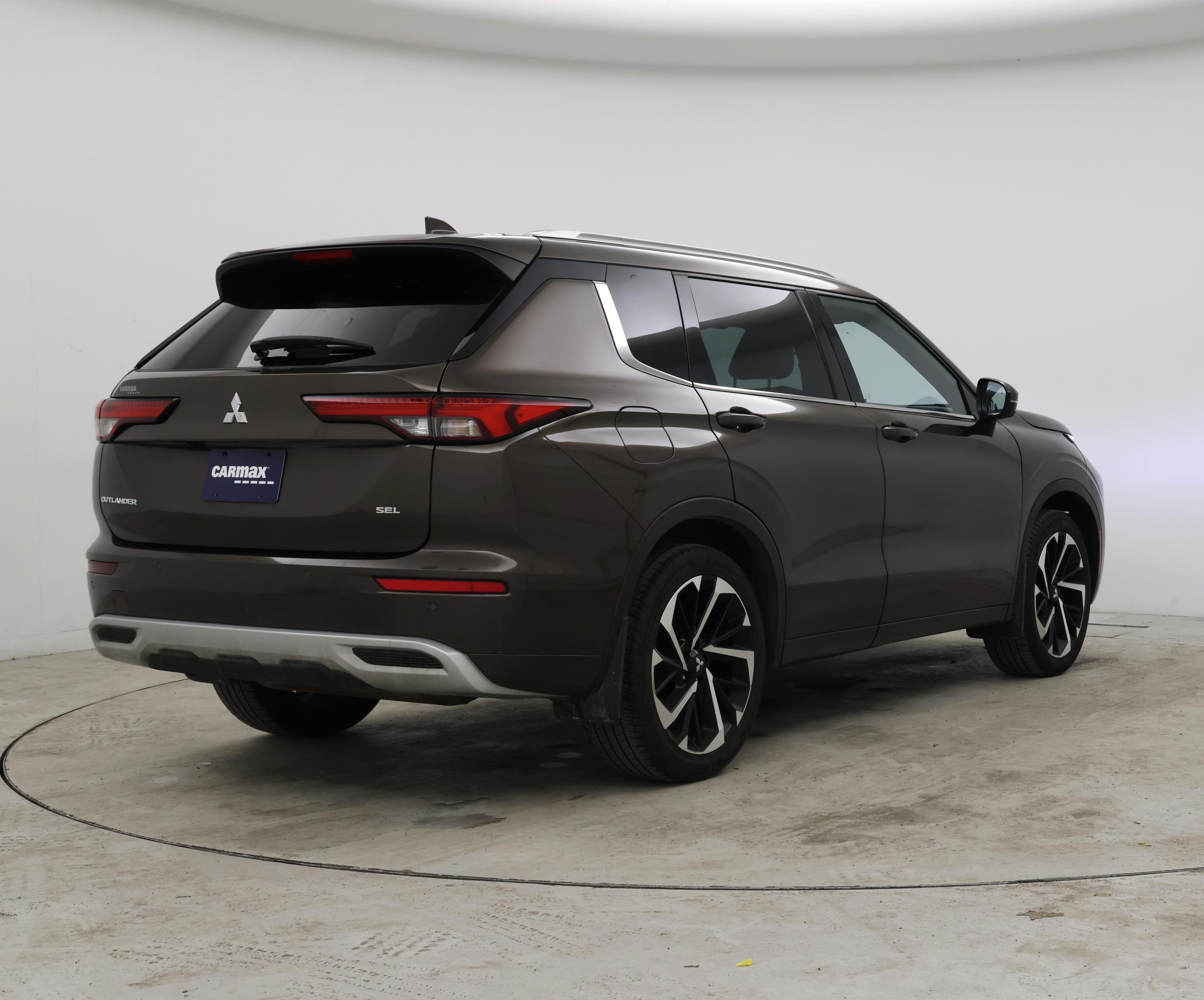 Thumbnail: 2022 Mitsubishi Outlander - 8