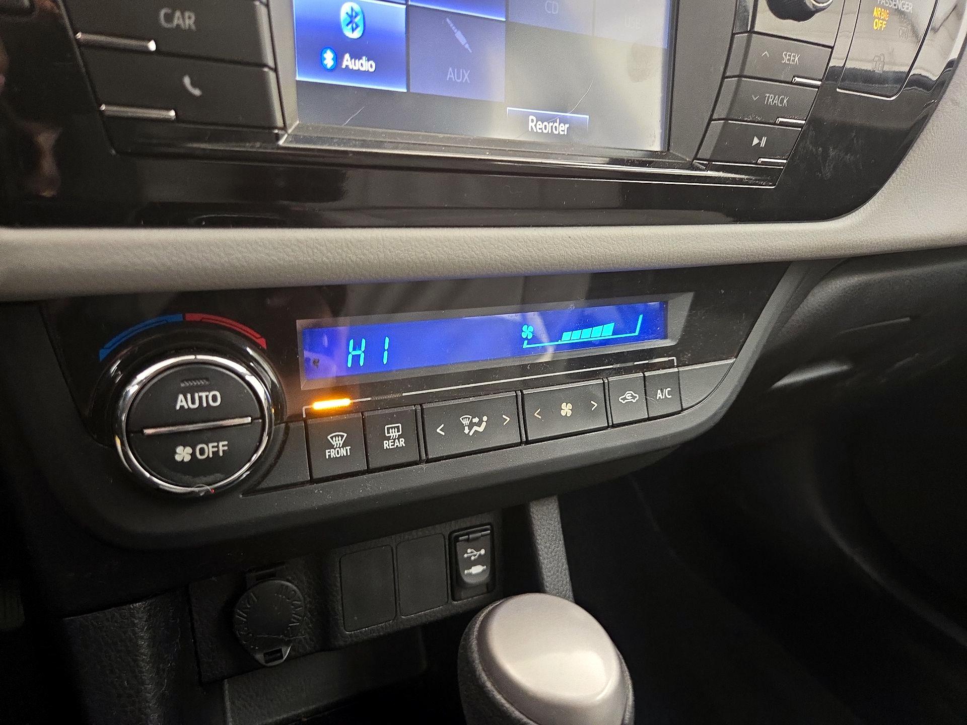 Thumbnail: 2015 Toyota Corolla - 16