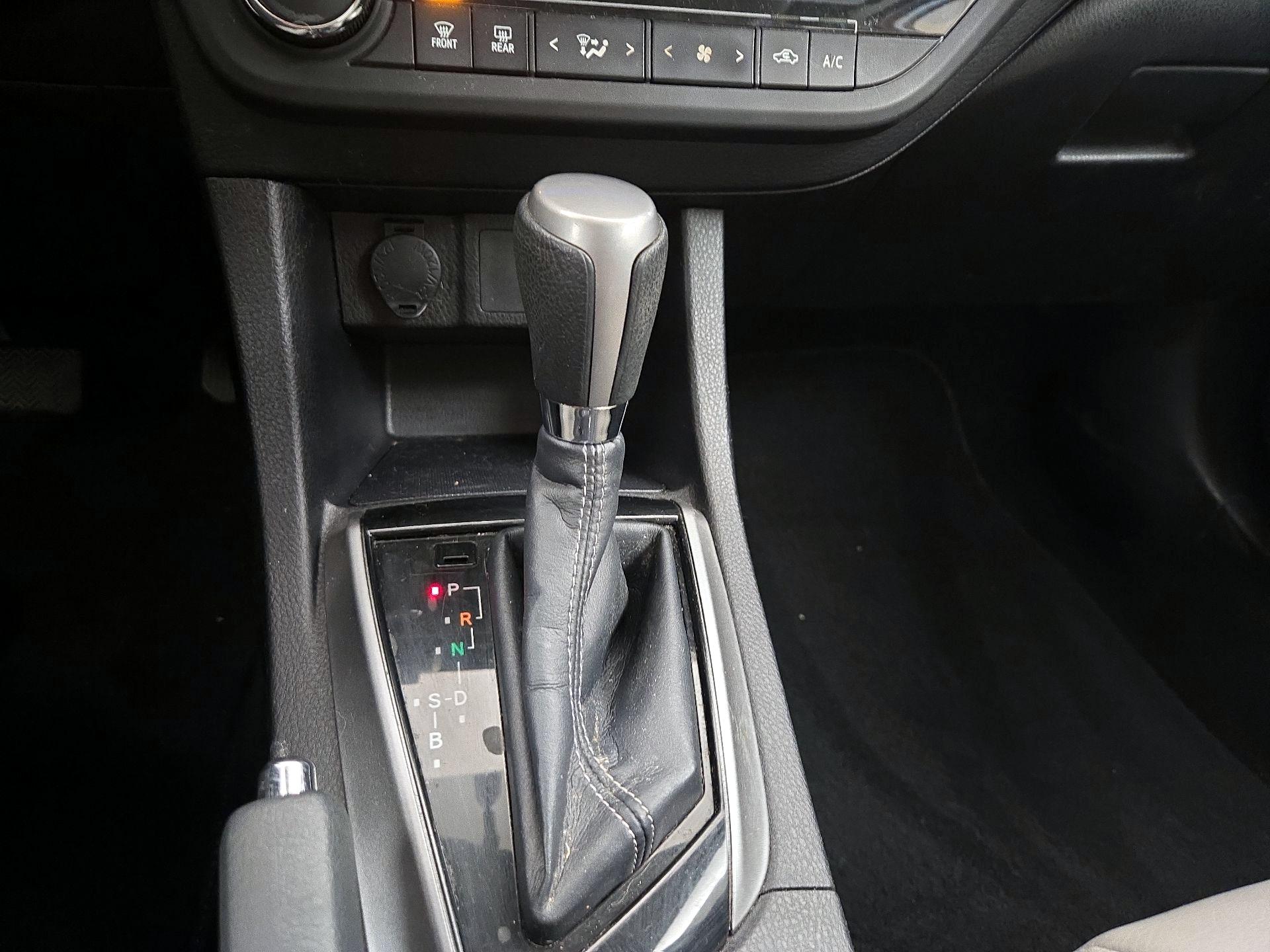 Thumbnail: 2015 Toyota Corolla - 17