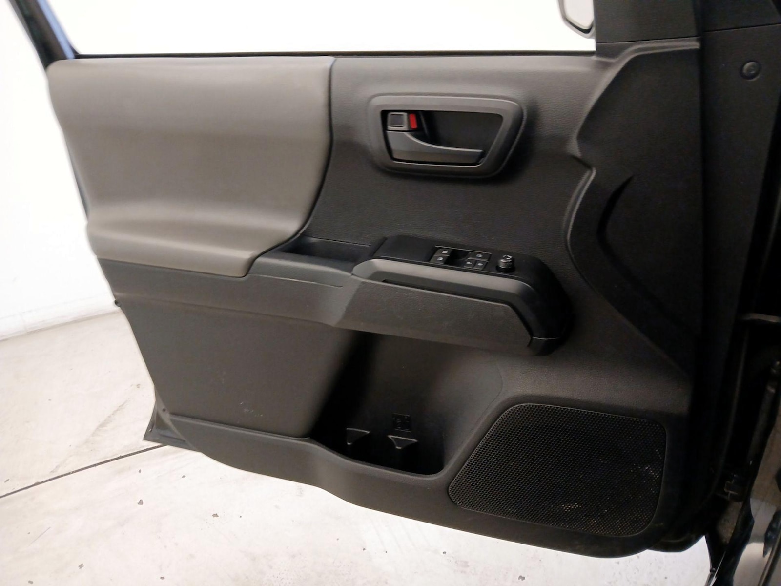 2022 Toyota Tacoma SR - Photo 13