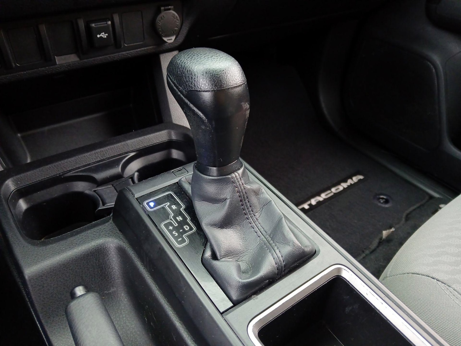 2022 Toyota Tacoma SR - Photo 18