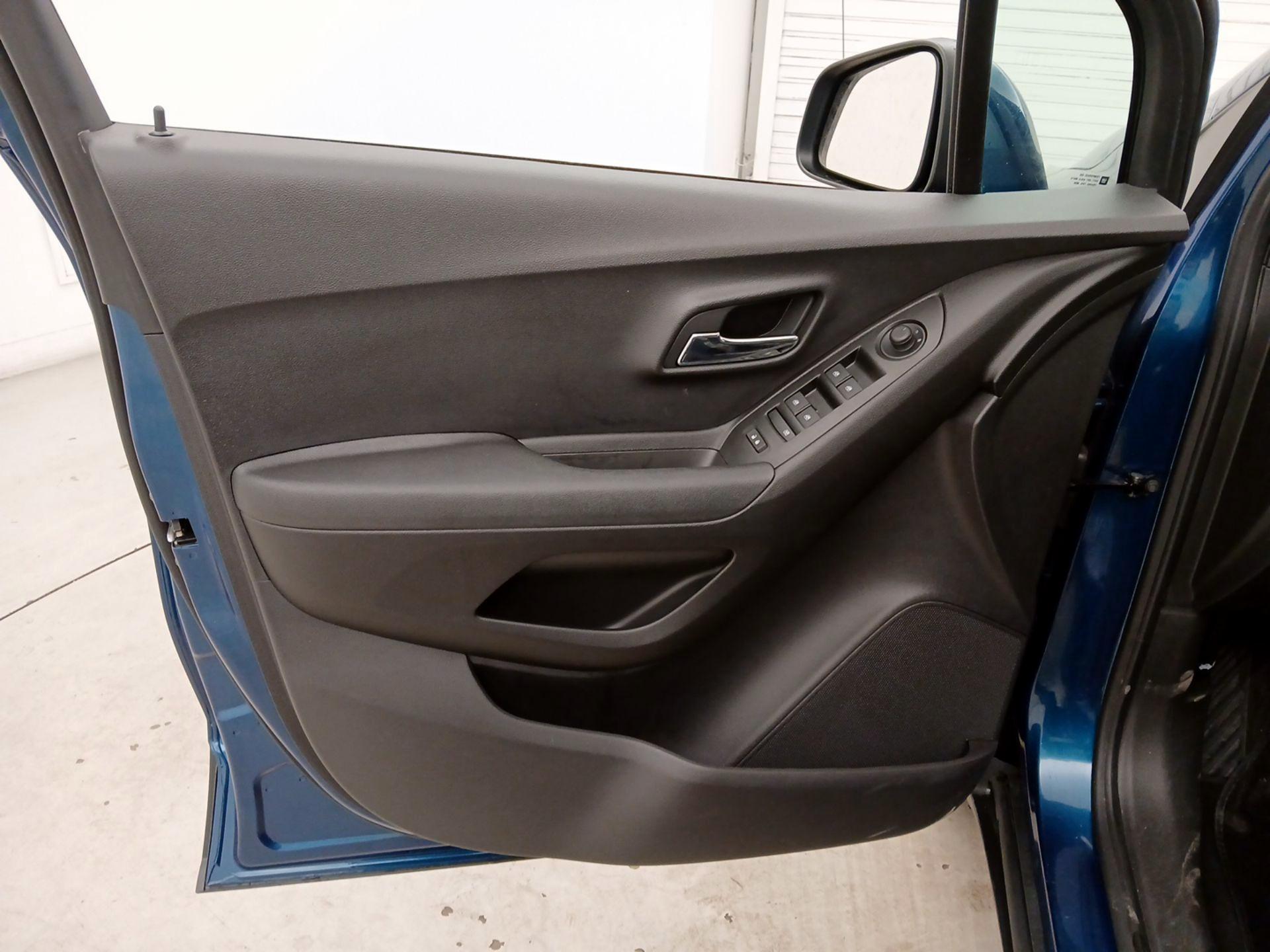 Thumbnail: 2019 Chevrolet Trax - 12