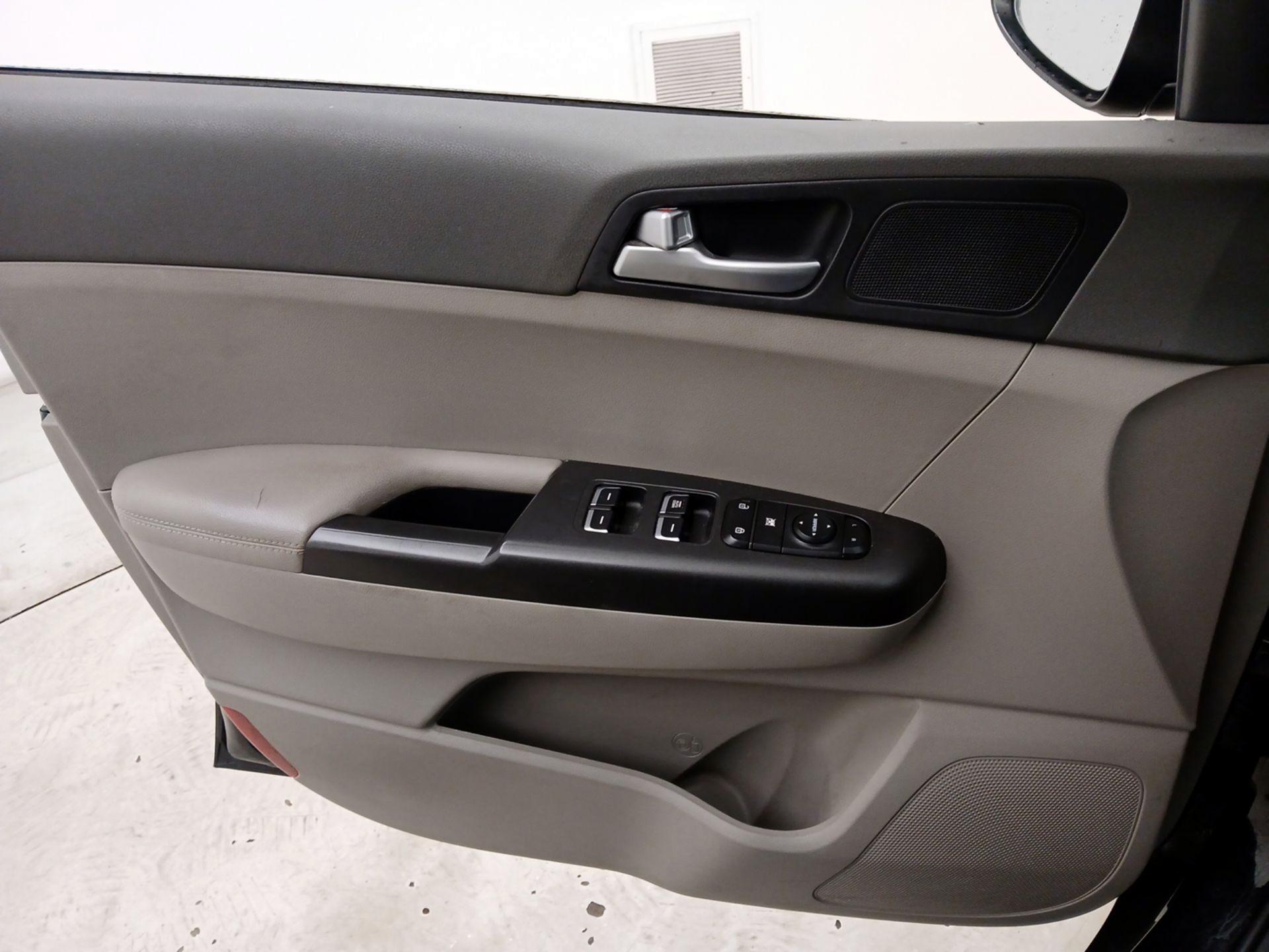 Thumbnail: 2017 Kia Sportage - 12