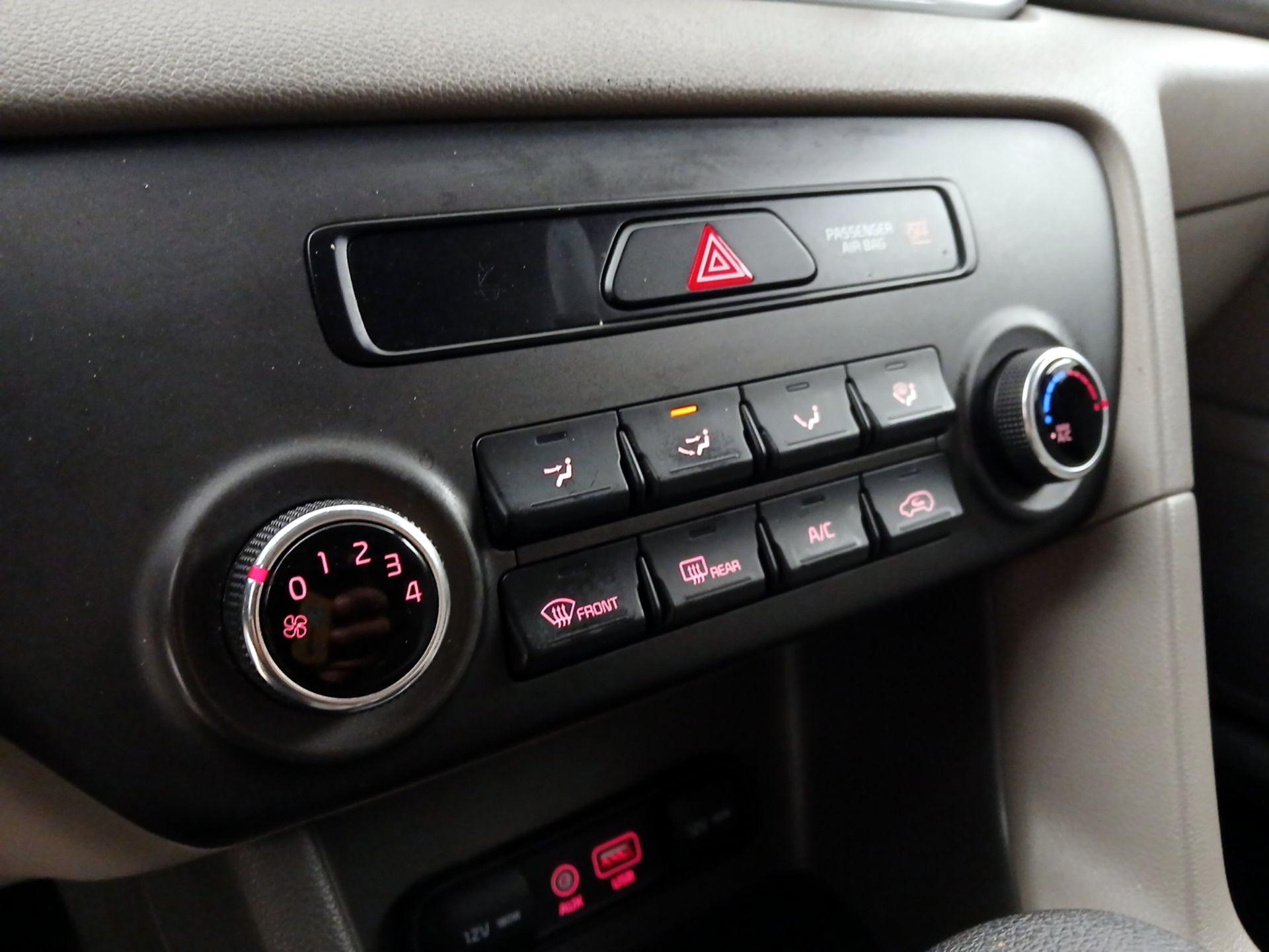 Thumbnail: 2017 Kia Sportage - 16