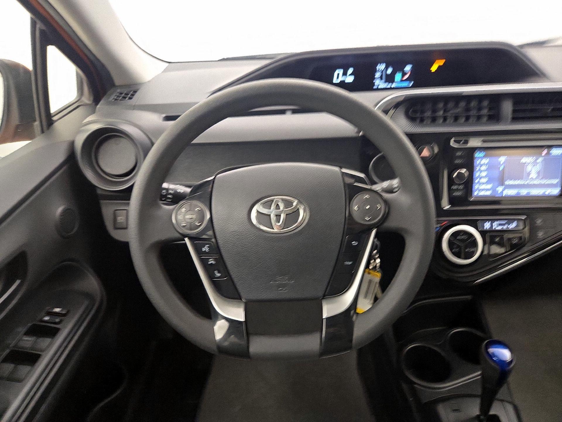 Thumbnail: 2018 Toyota Prius c - 10