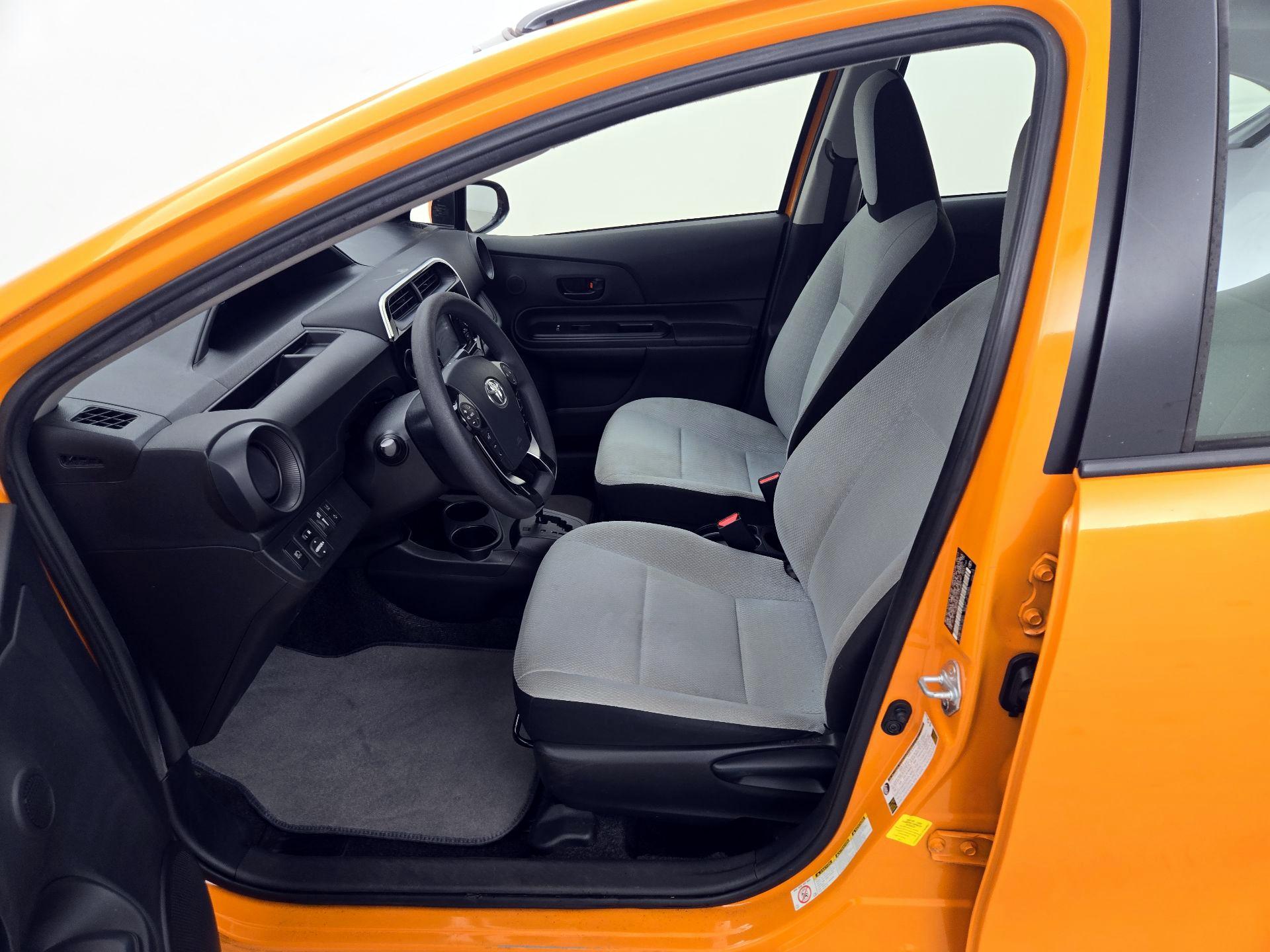 Thumbnail: 2018 Toyota Prius c - 11