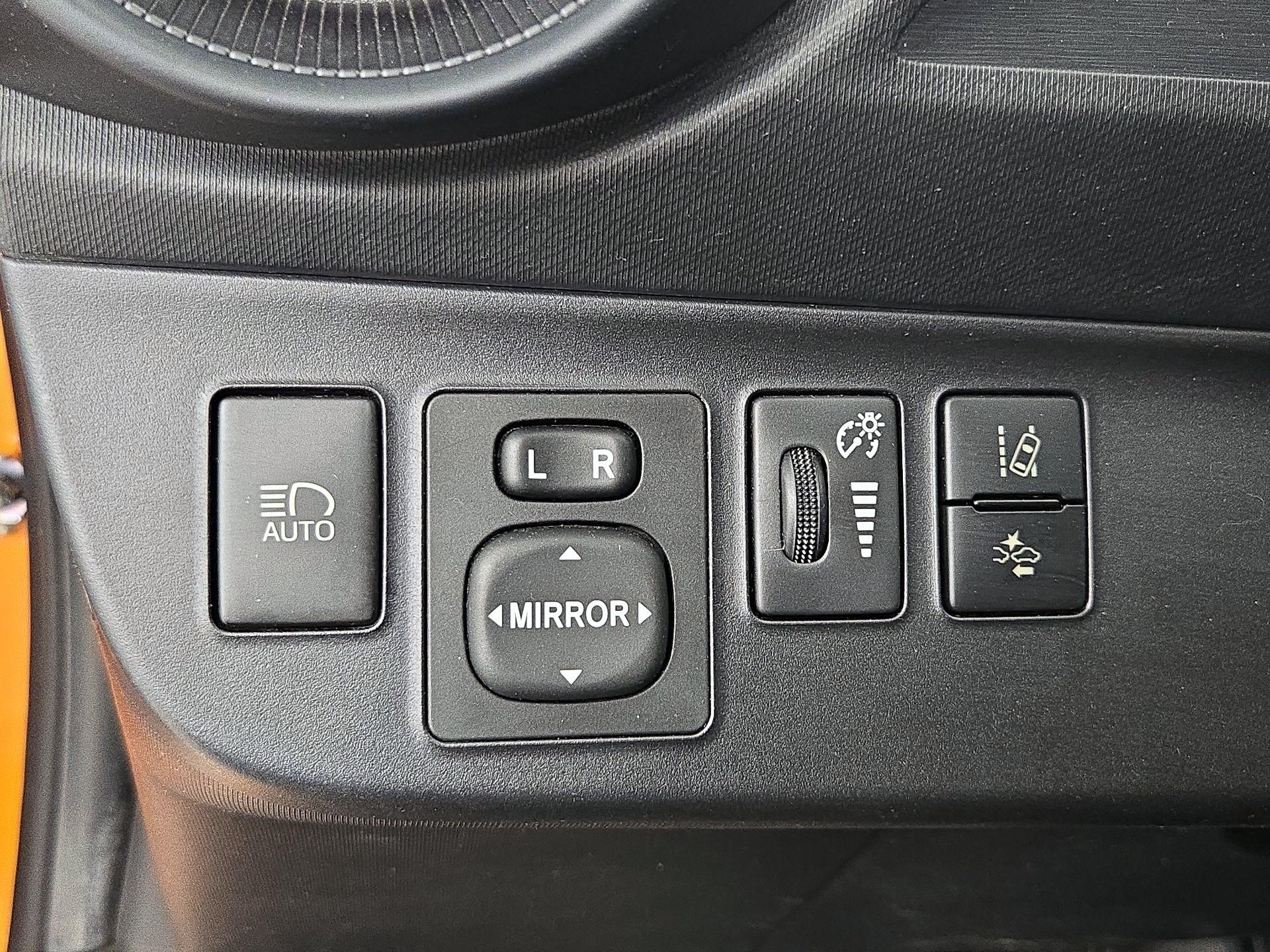 Thumbnail: 2018 Toyota Prius c - 13