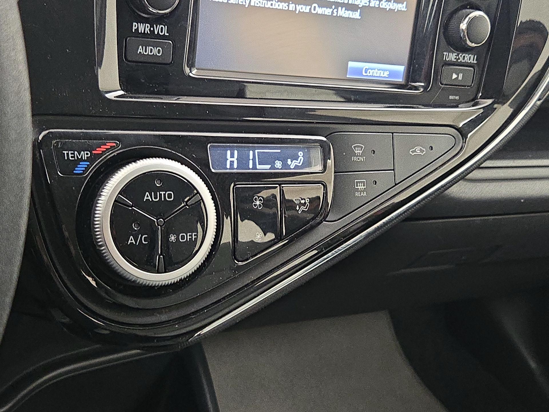 Thumbnail: 2018 Toyota Prius c - 16