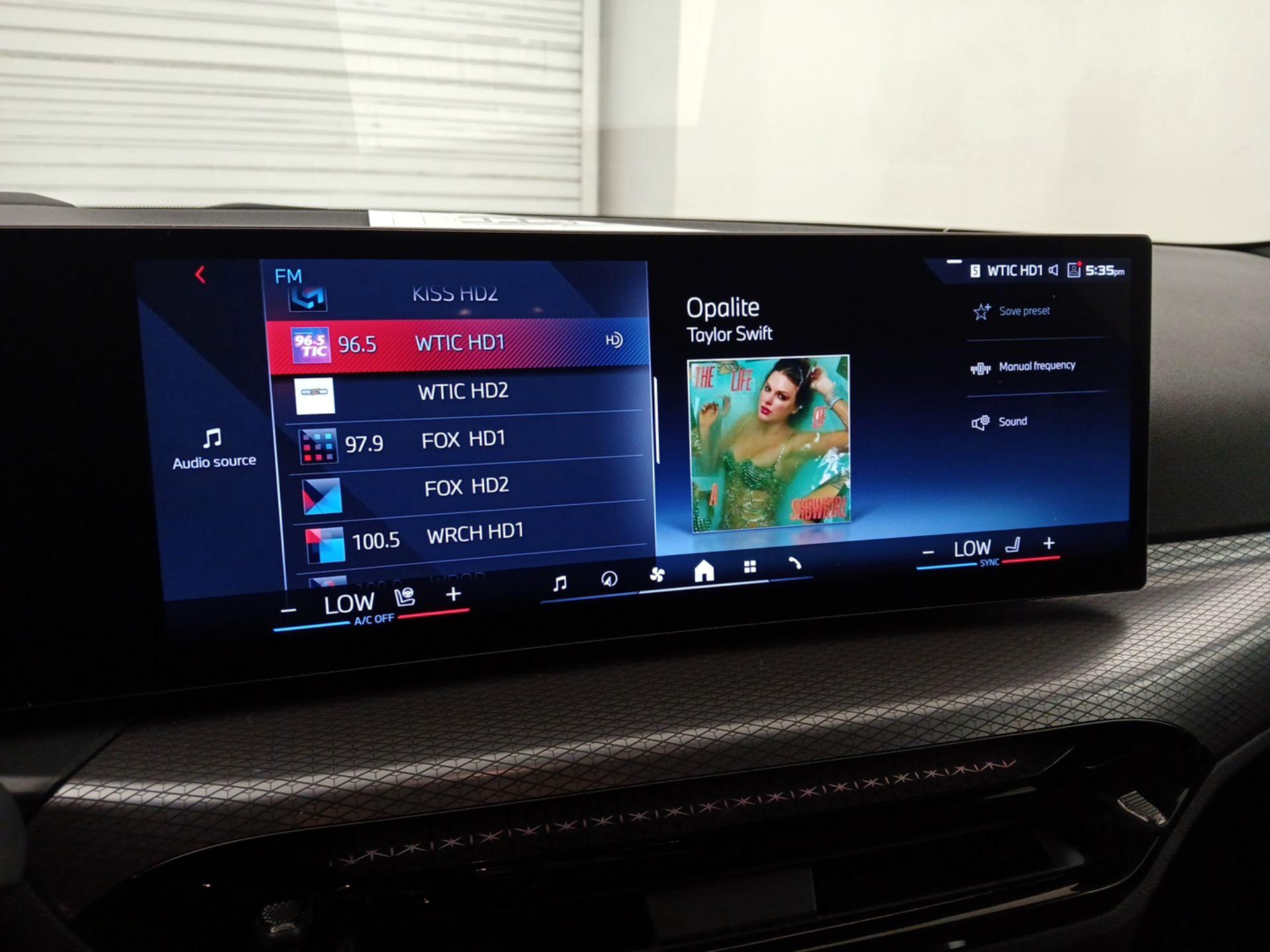 Thumbnail: 2025 BMW 2 Series - 16