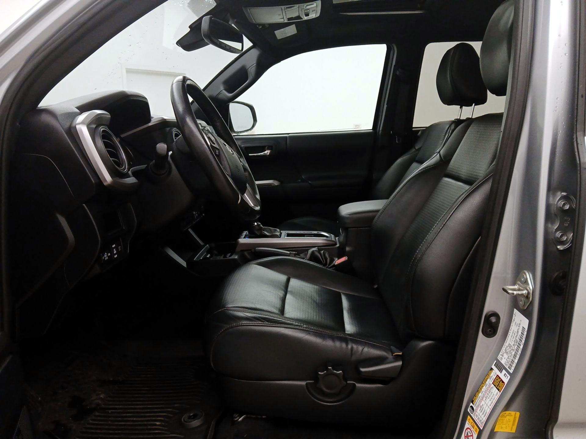 Thumbnail: 2019 Toyota Tacoma - 11