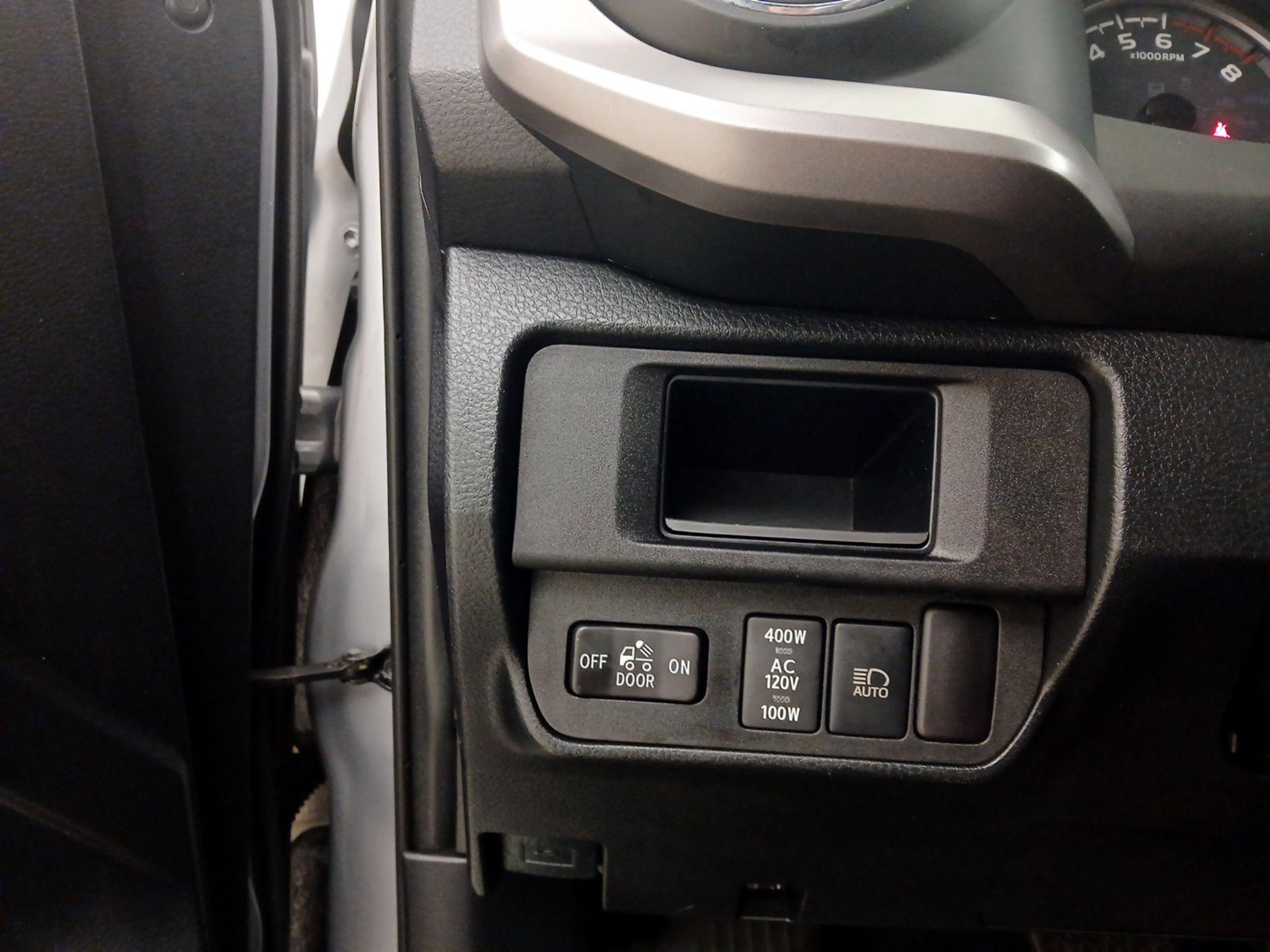 Thumbnail: 2019 Toyota Tacoma - 13