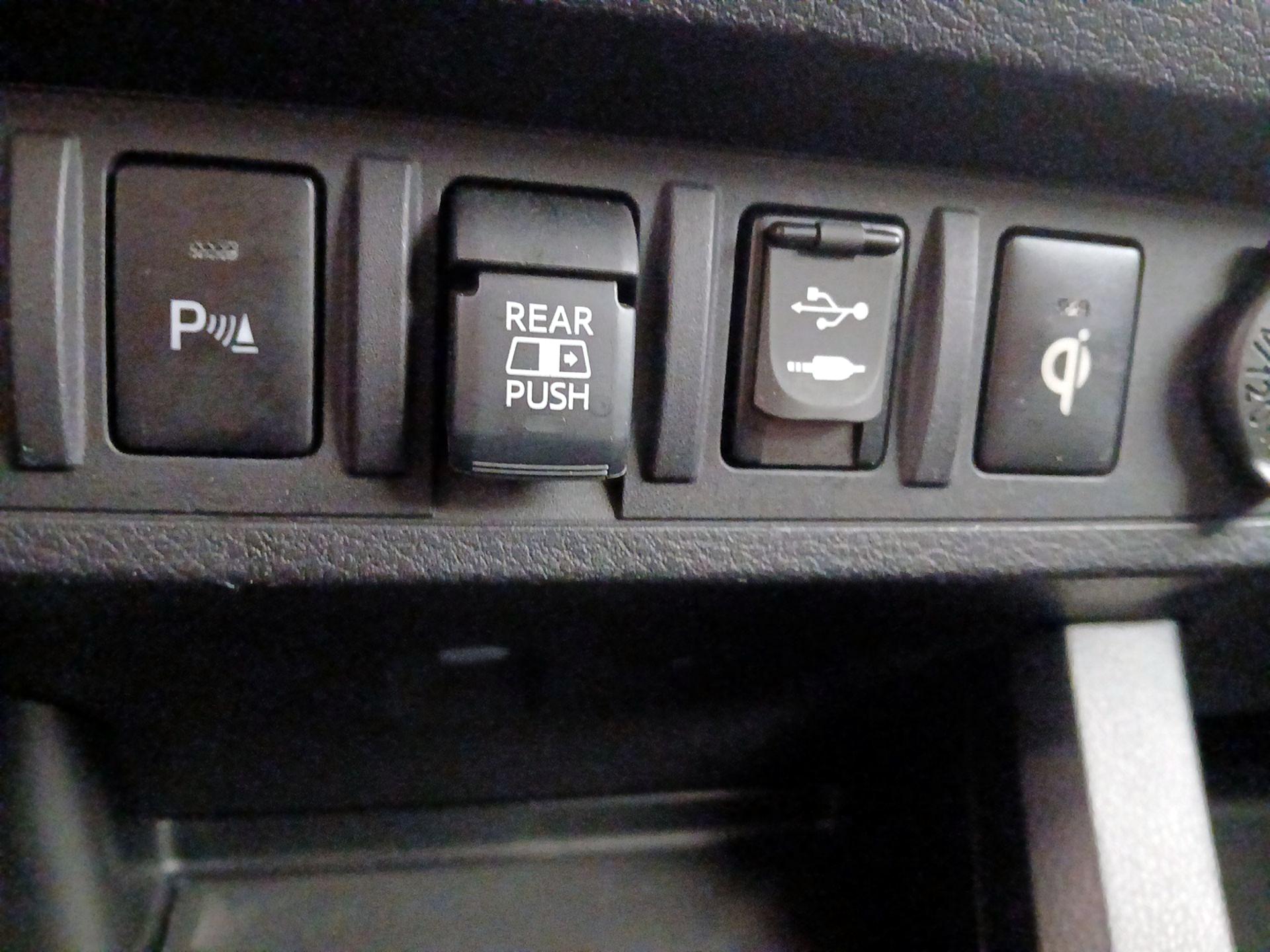 Thumbnail: 2019 Toyota Tacoma - 18