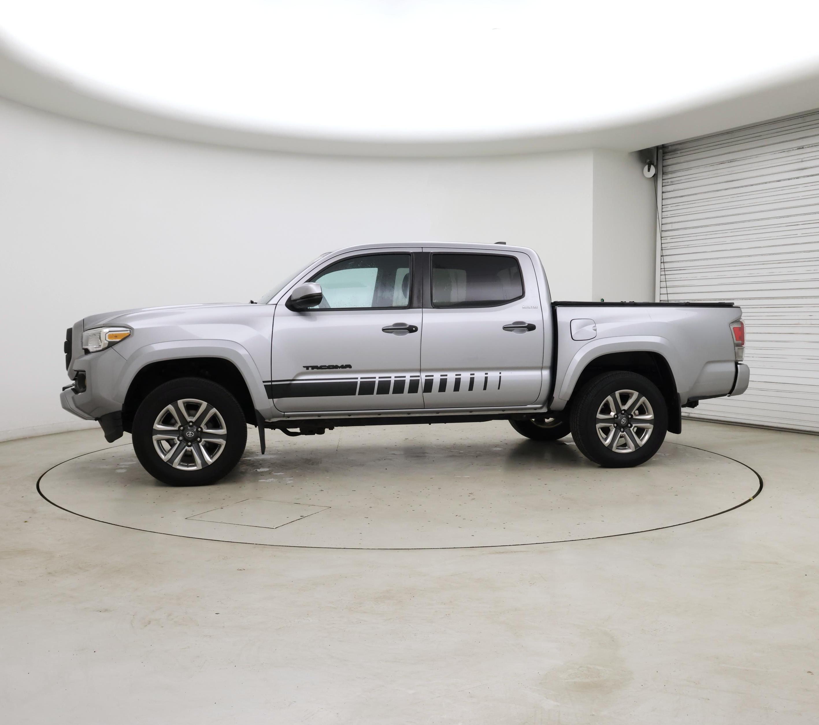 Thumbnail: 2019 Toyota Tacoma - 3