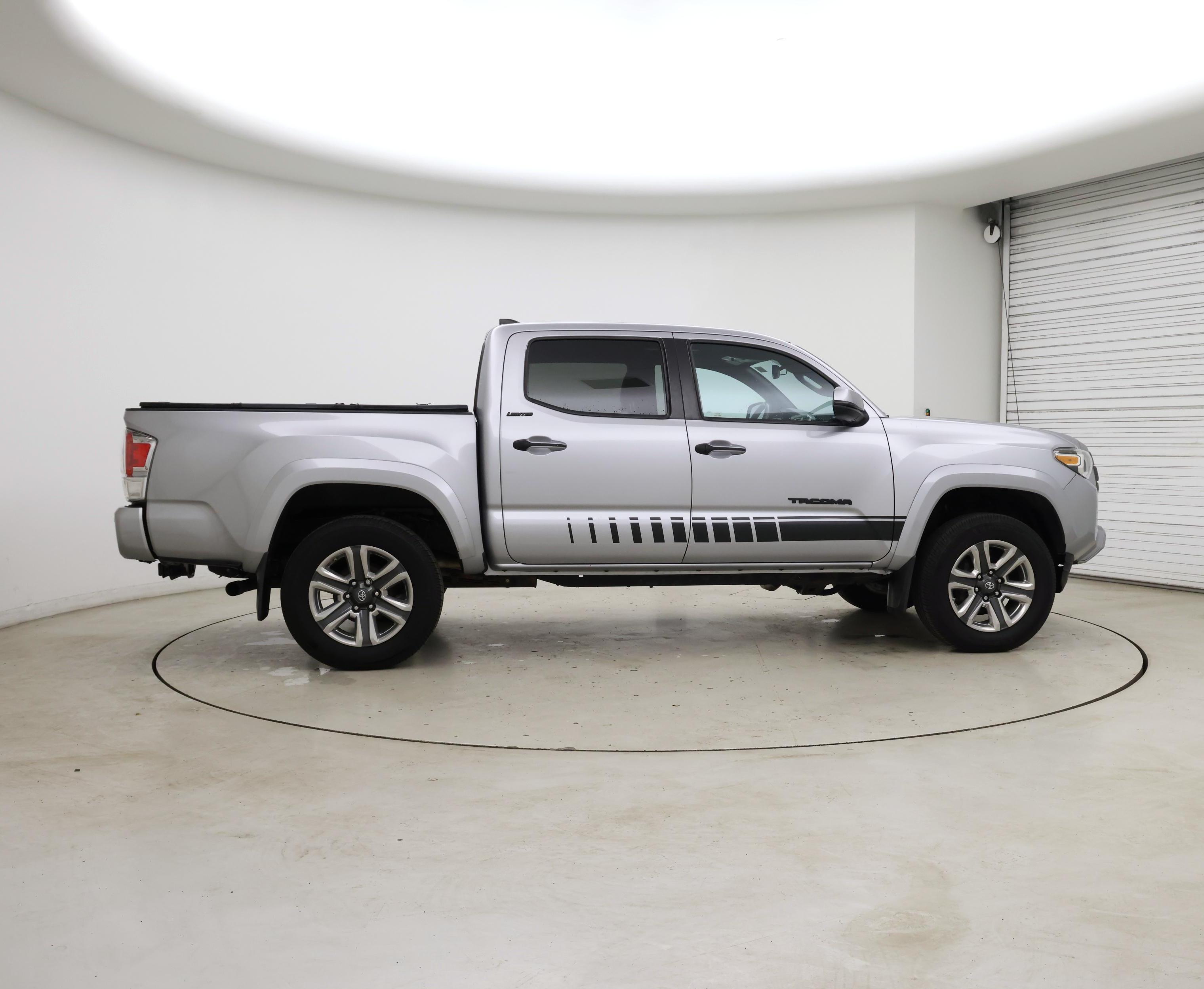 Thumbnail: 2019 Toyota Tacoma - 7