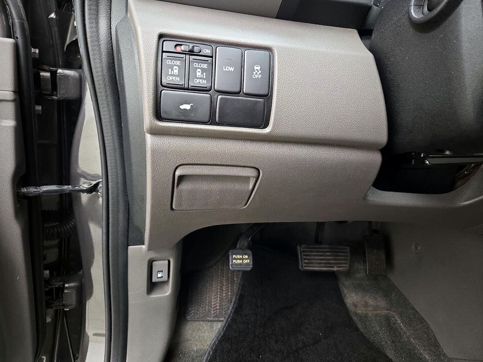 2016 Honda Odyssey EX-L - Photo 12
