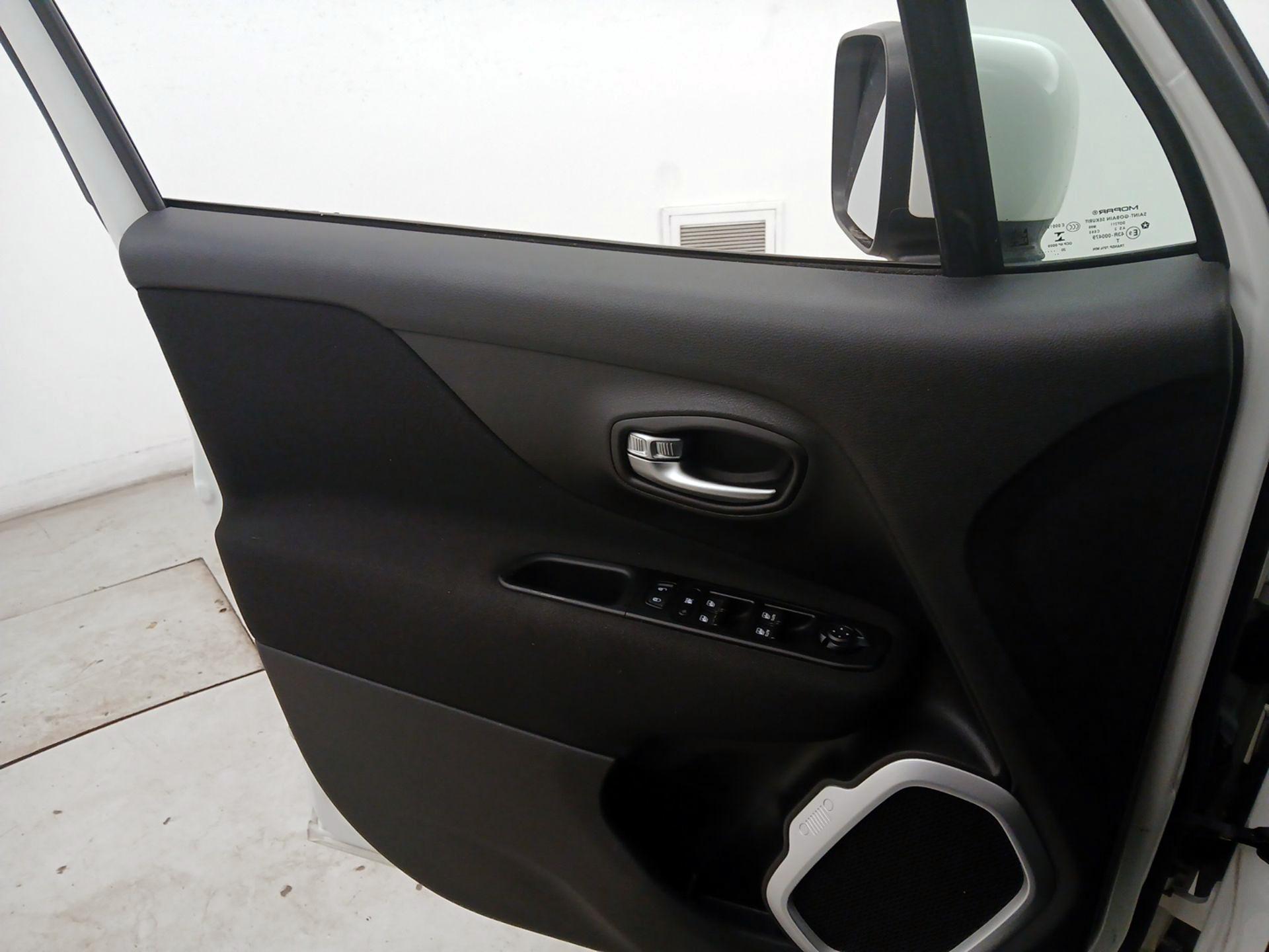 Thumbnail: 2021 Jeep Renegade - 12