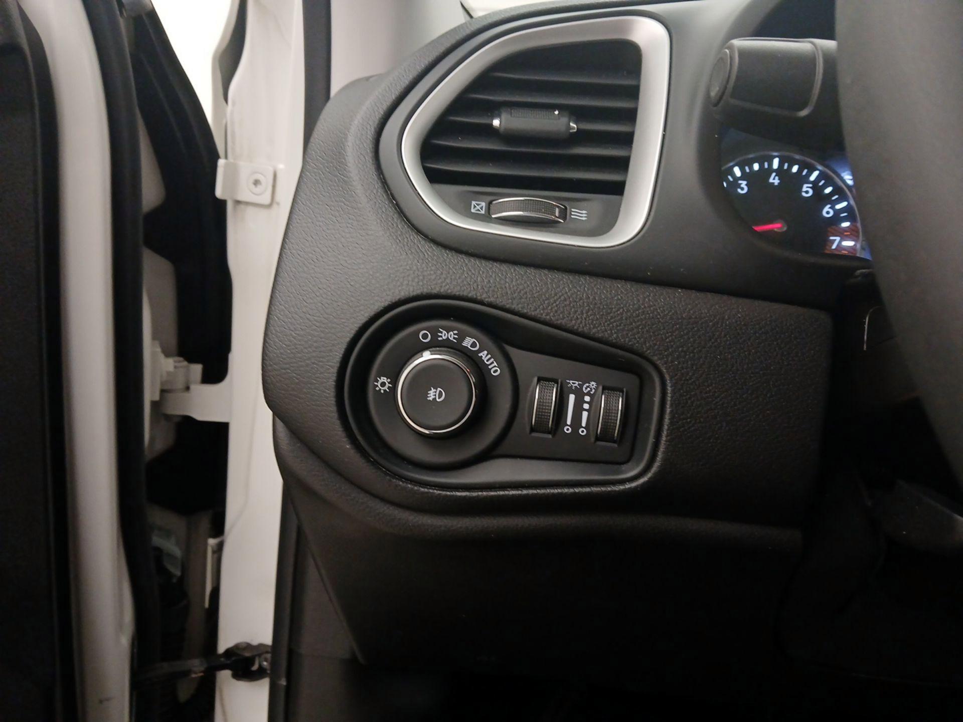 Thumbnail: 2021 Jeep Renegade - 13