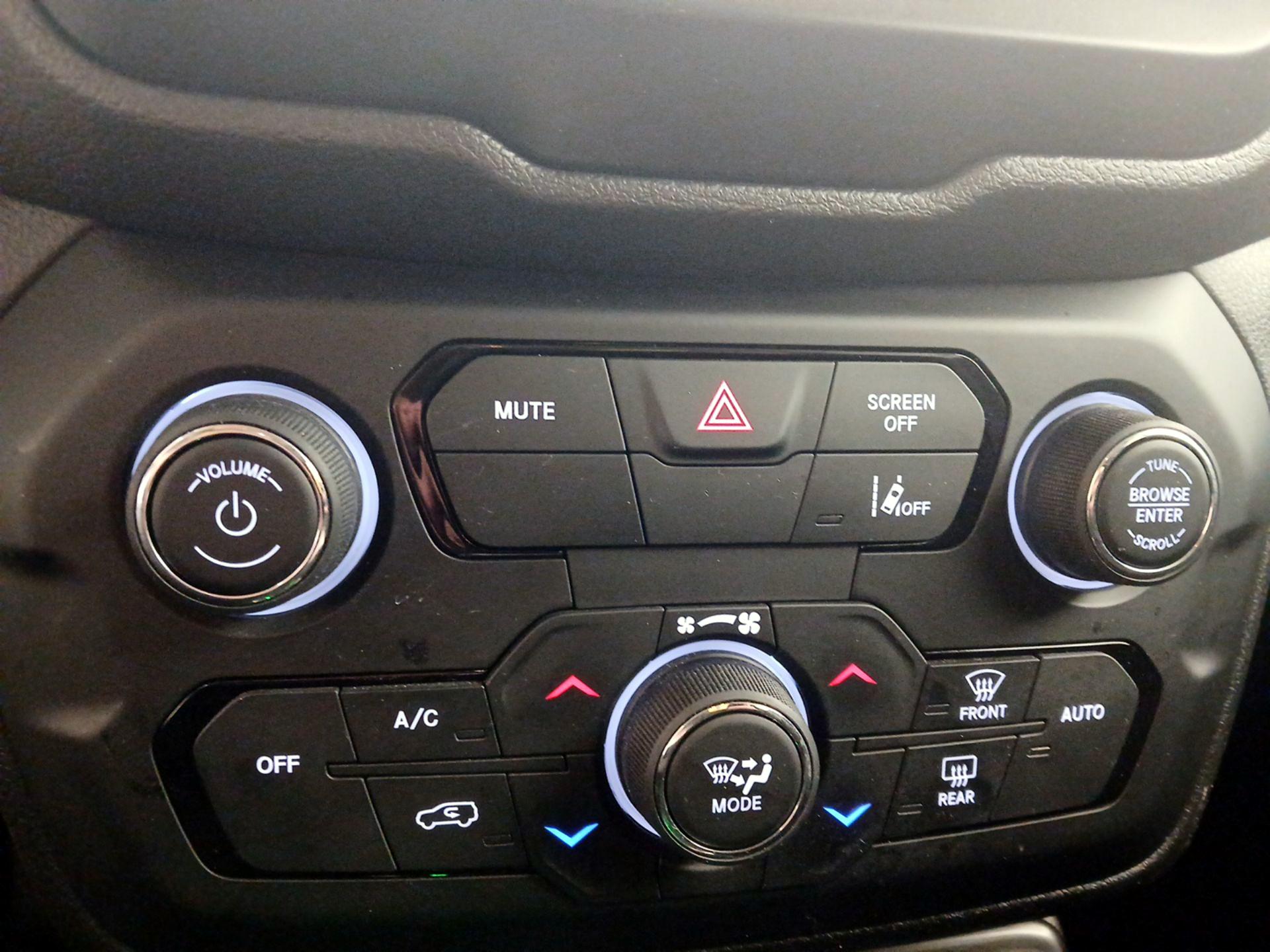 Thumbnail: 2021 Jeep Renegade - 16