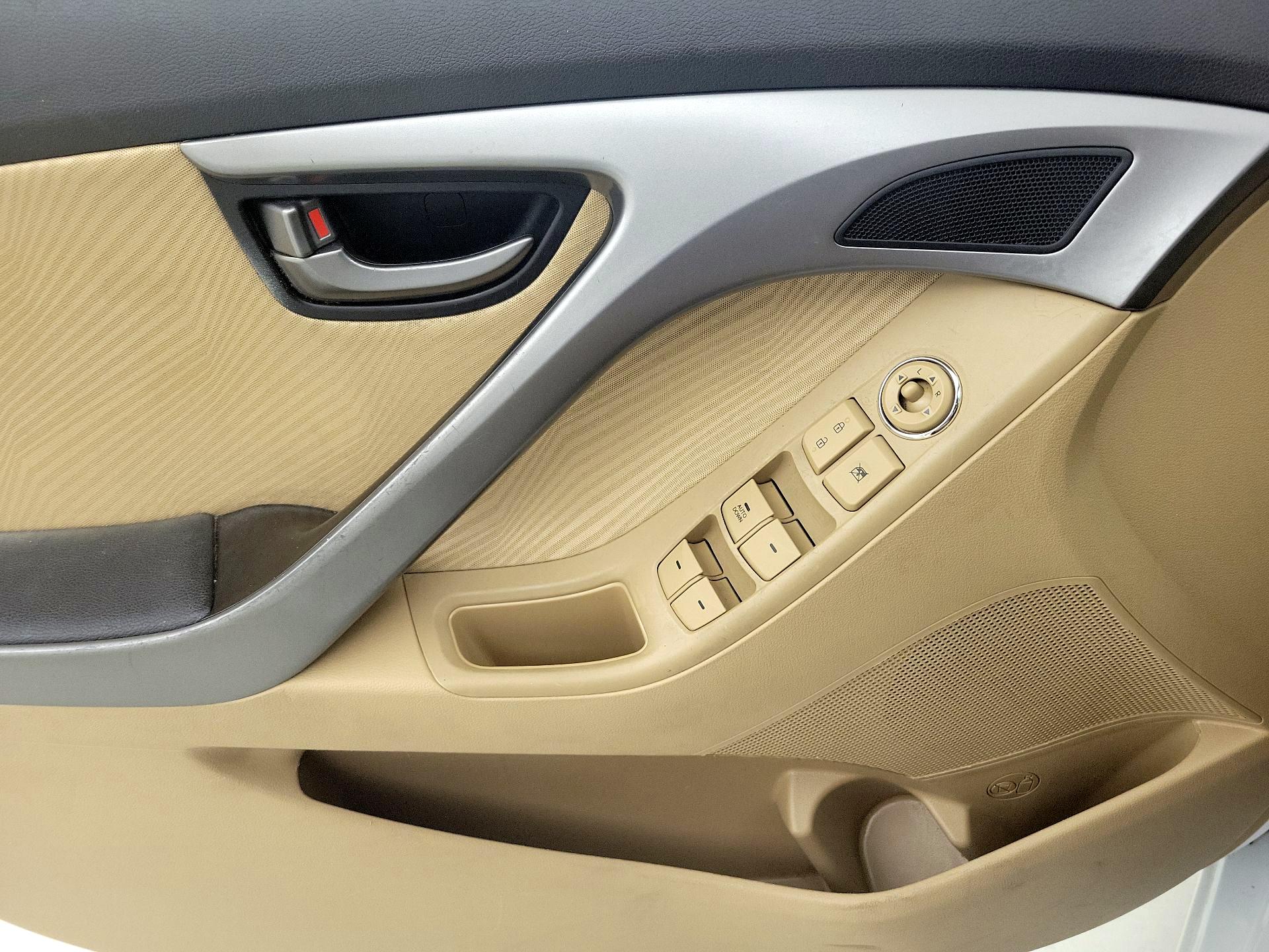 Thumbnail: 2013 Hyundai Elantra - 12