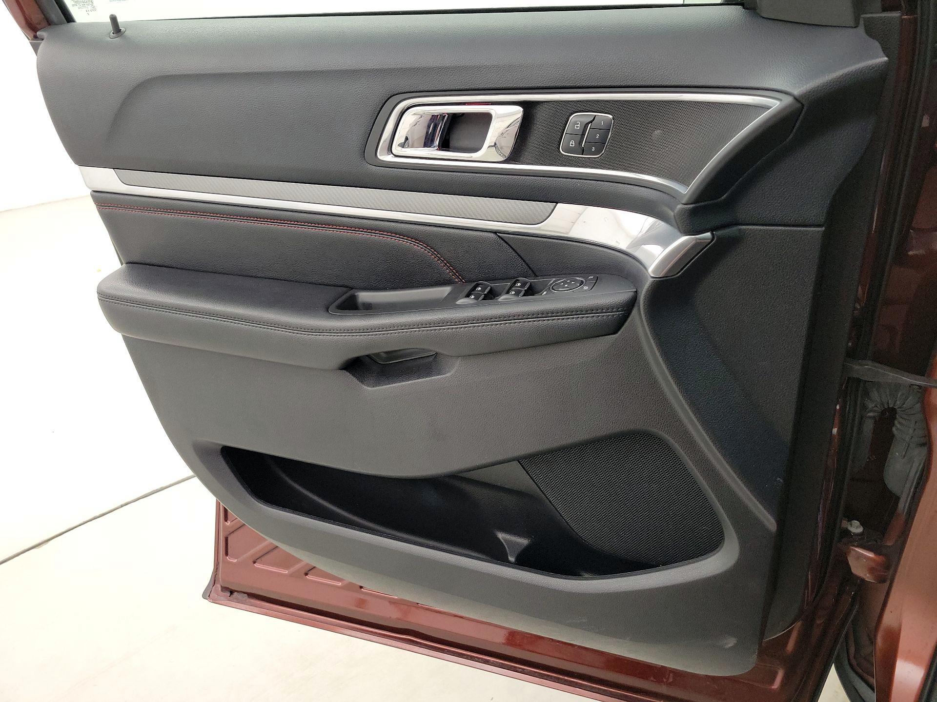 Thumbnail: 2016 Ford Explorer - 12