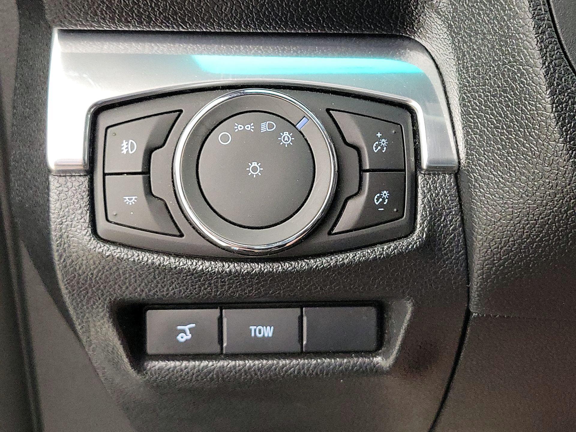 Thumbnail: 2016 Ford Explorer - 13