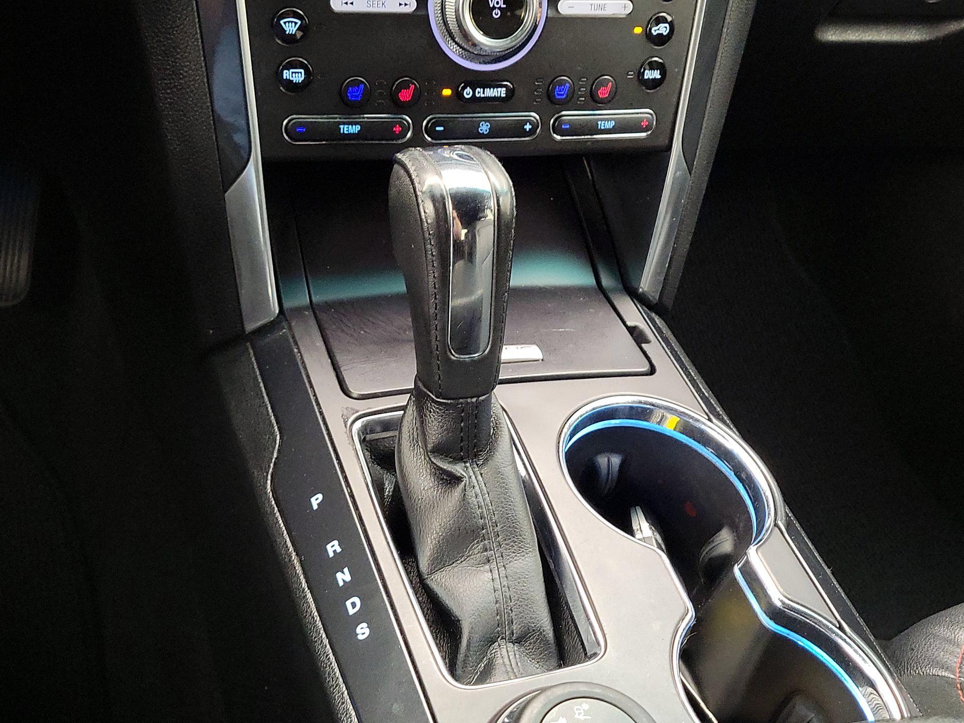 Thumbnail: 2016 Ford Explorer - 17