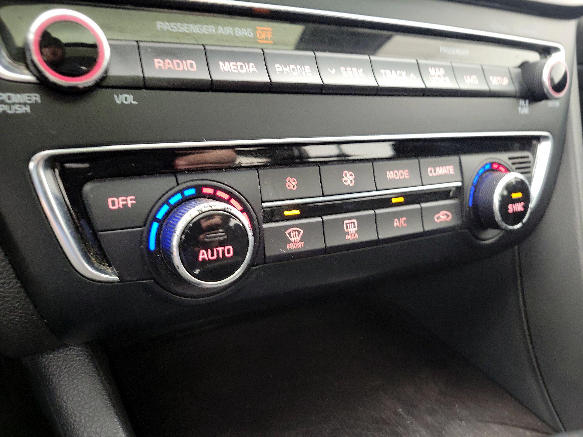 Thumbnail: 2016 Kia Optima - 16