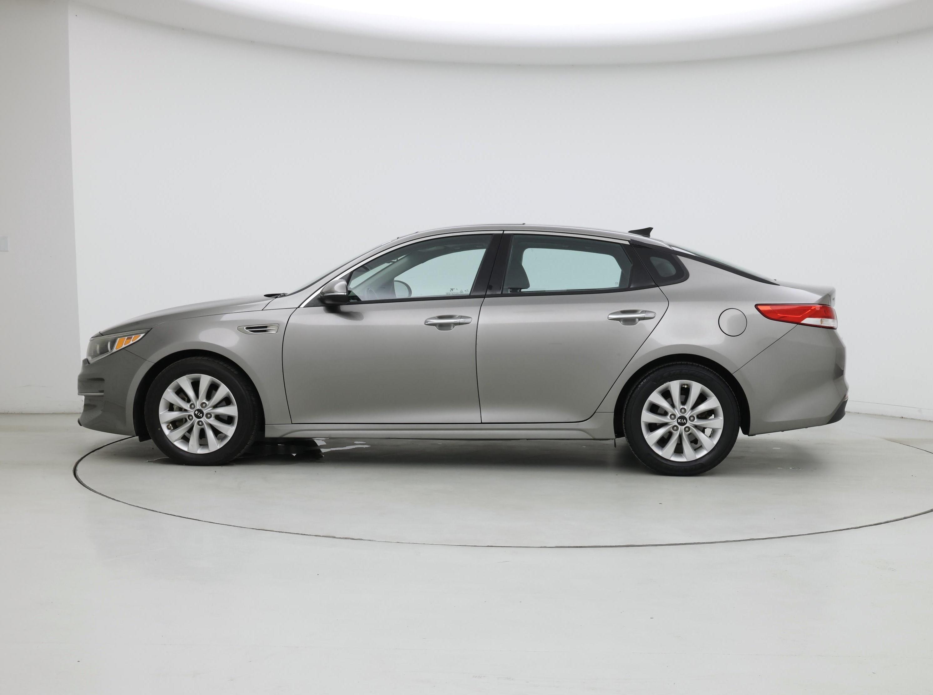 Thumbnail: 2016 Kia Optima - 3